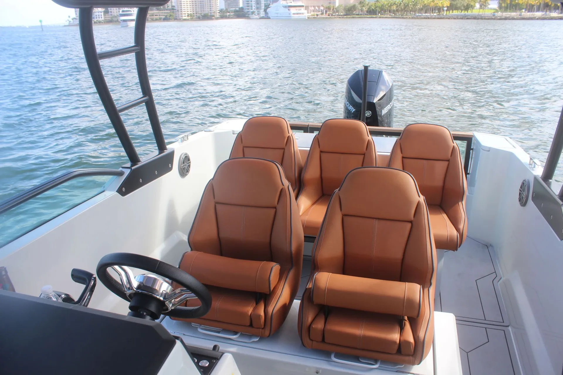 27’ Luxury Yacht – Miami Cruise, Sandbar & Sunset Charter