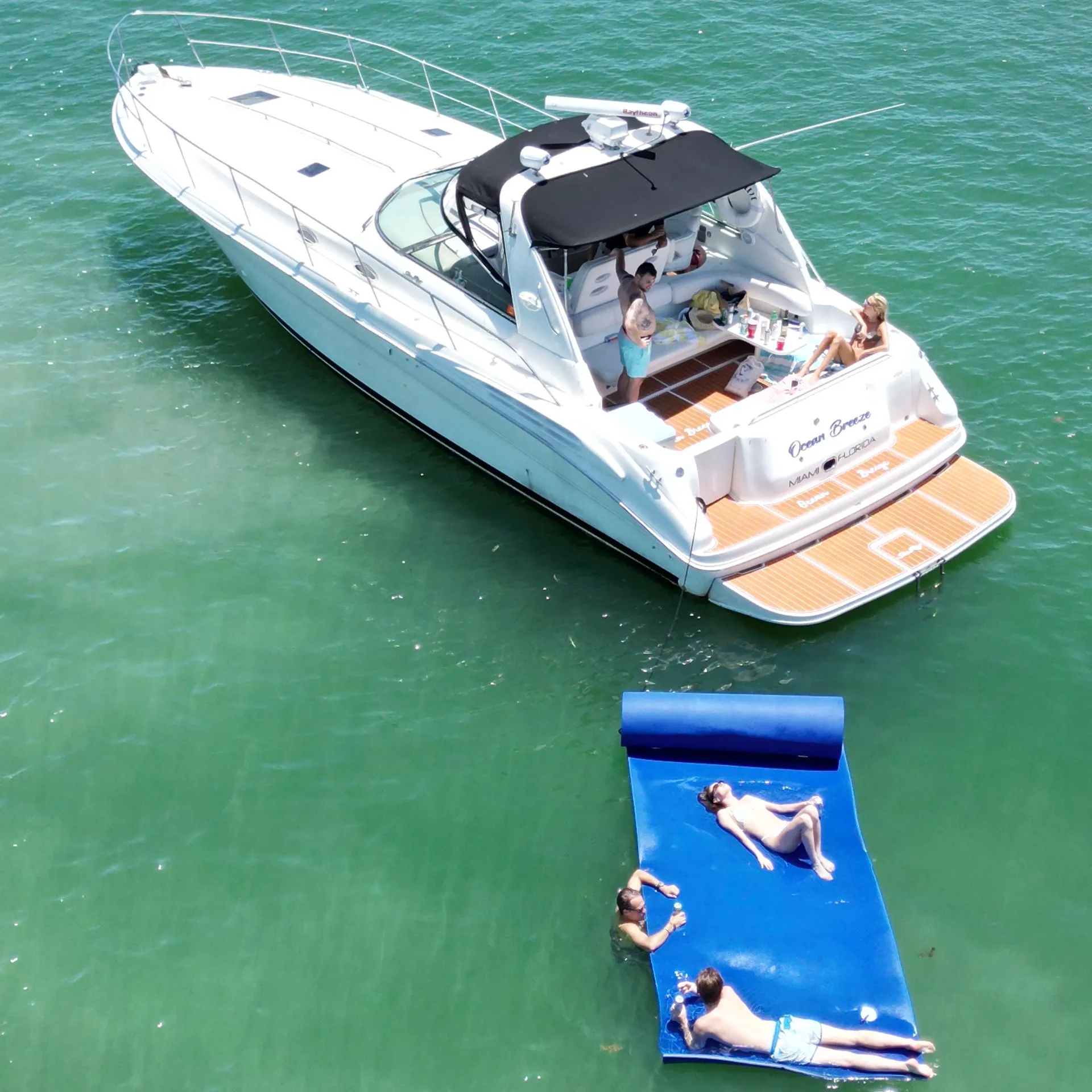 🌊 Luxury yacht deal: 1 FREE Hour aboard the 45’ Ocean Breeze