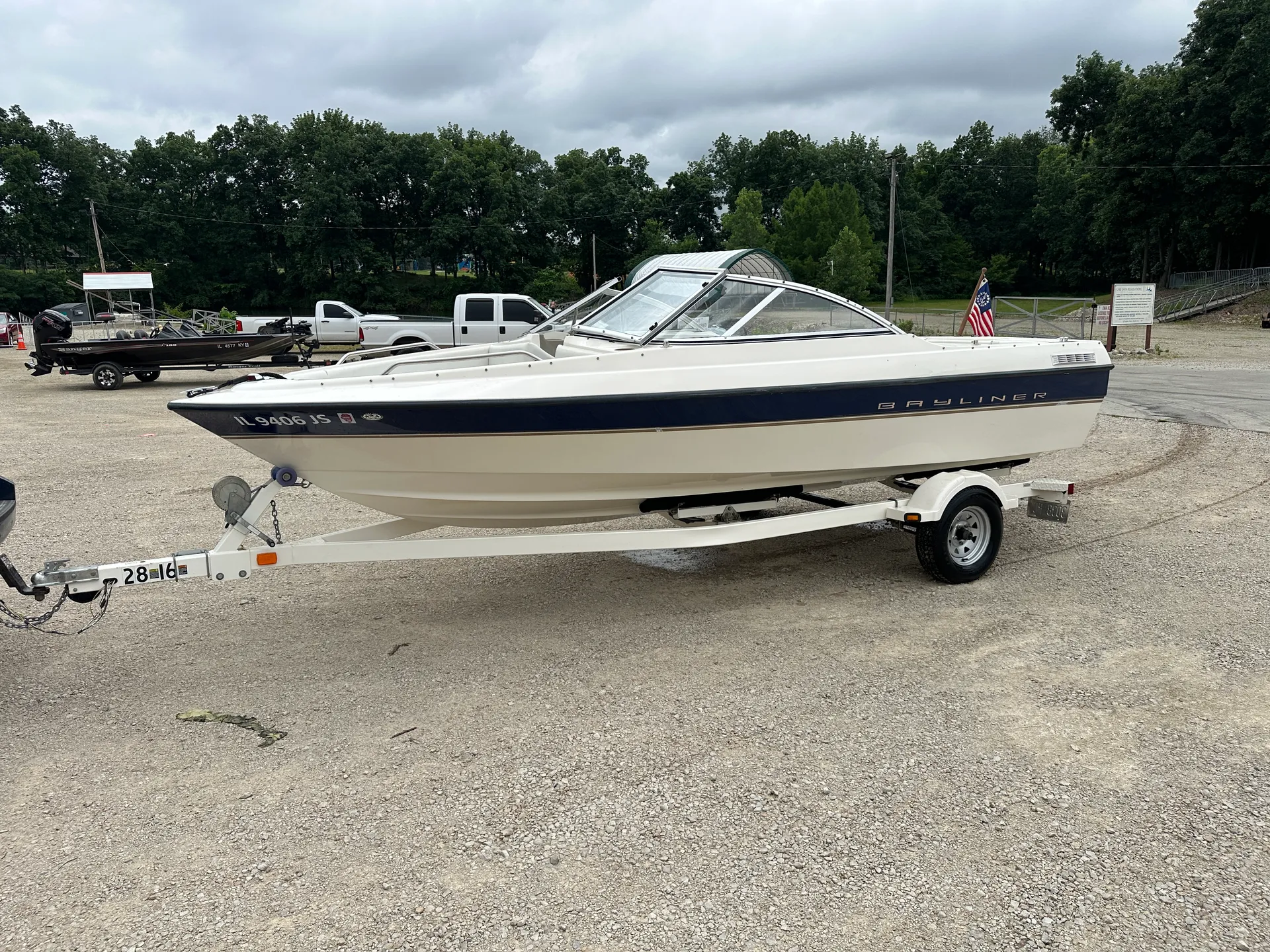 BAYLINER 1950 CLASSIC  in Watson, IL — photo 7