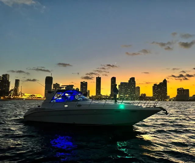 Rent a Sea Ray Boats motor yacht in Miami, FL near me