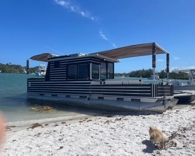Rent a Sun Tracker by Tracker Marine cruiser in Jupiter, FL near me