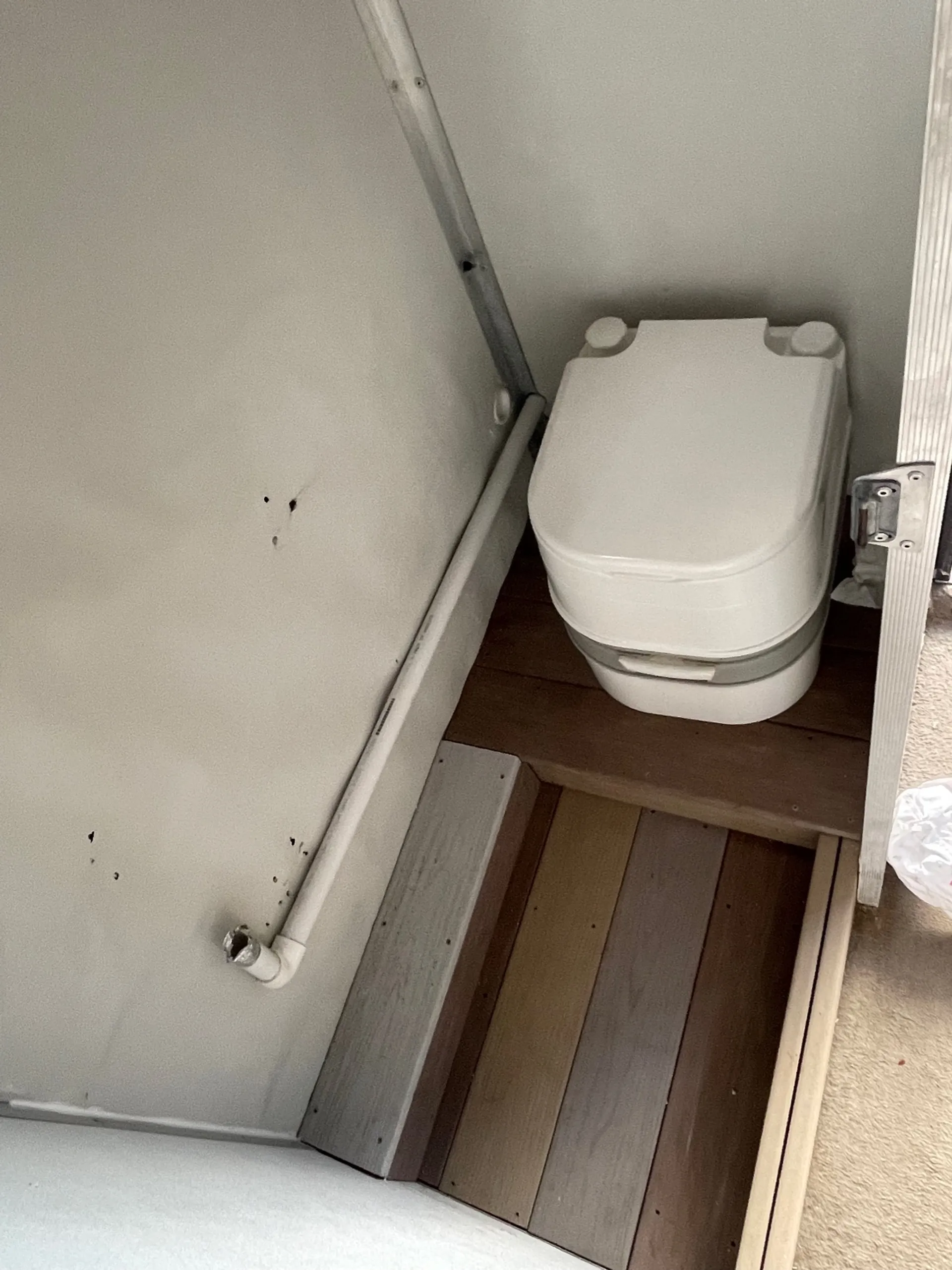 Tiki barge has Restroom with Heat or A/C  32 foot long 