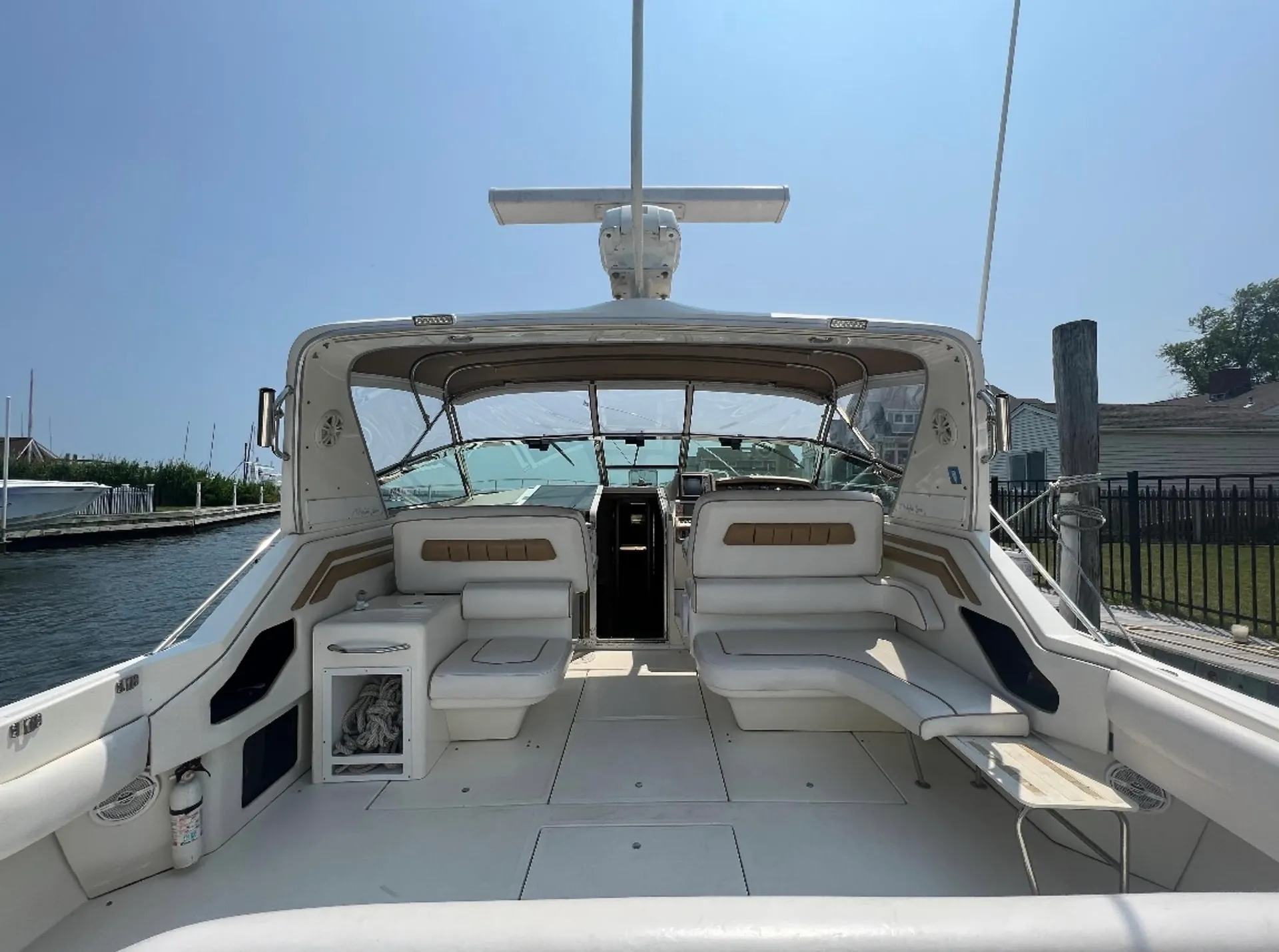 Sea Ray Boats 400 Express Cruiser in Leander, TX — photo 2