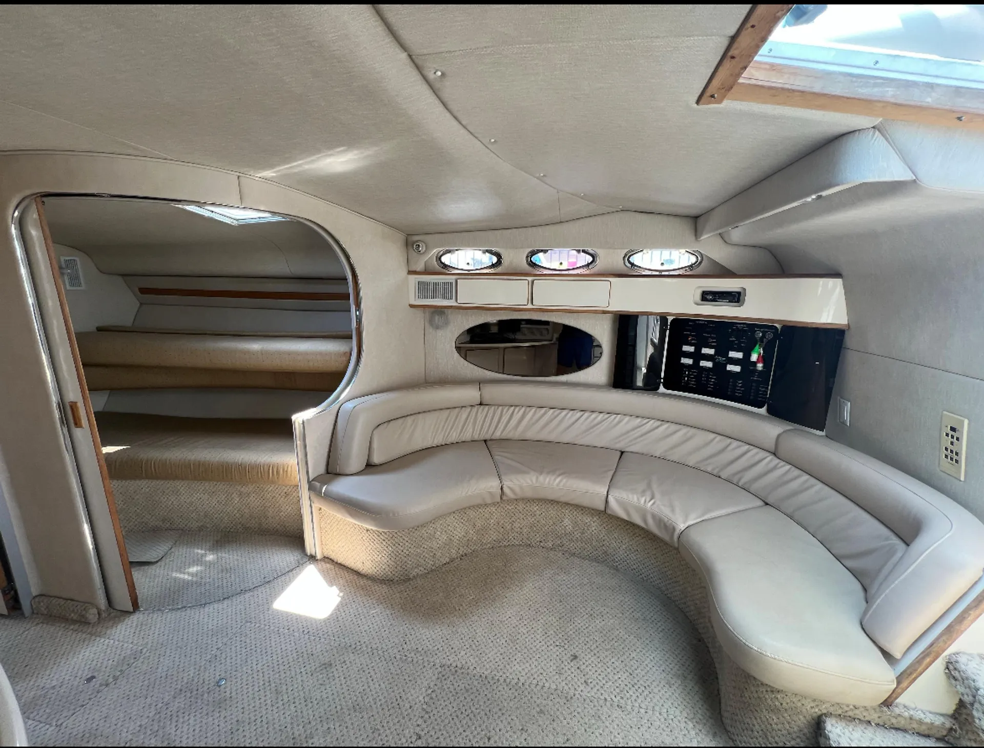 Sea Ray Boats 400 Express Cruiser in Leander, TX — photo 3