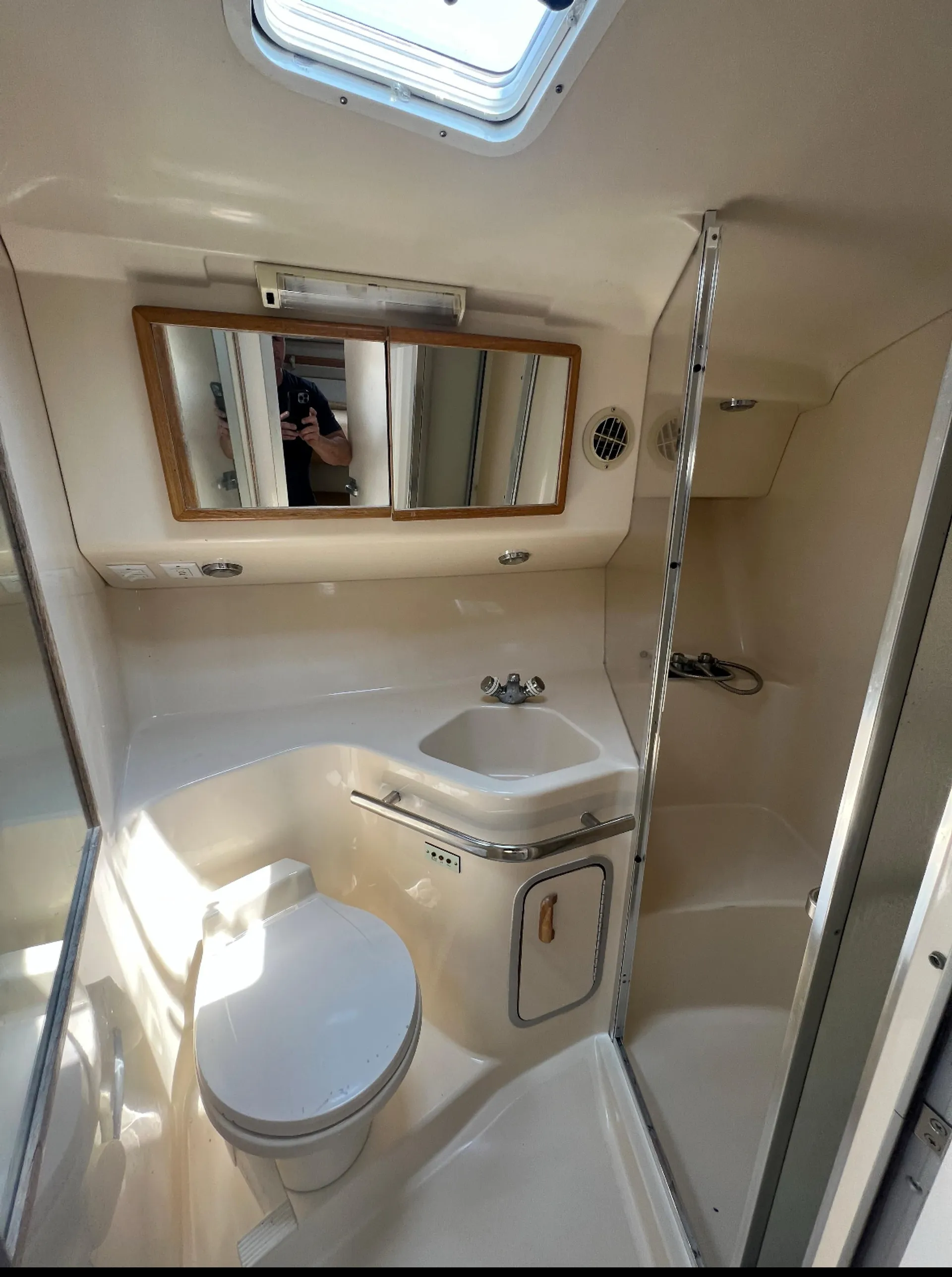 Sea Ray Boats 400 Express Cruiser in Leander, TX — photo 4