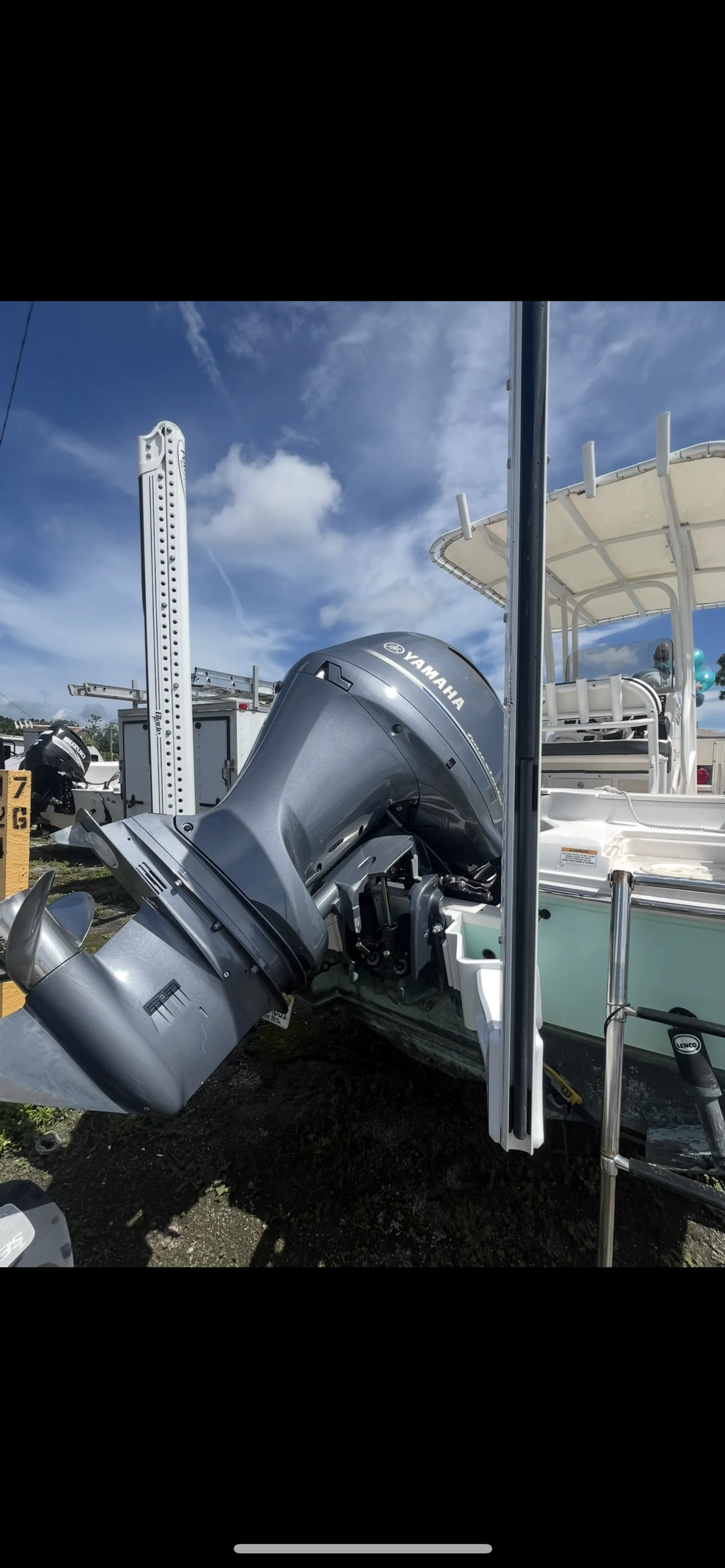 2023 Robalo R200 20 Ft. Center Console Fishing Boat.