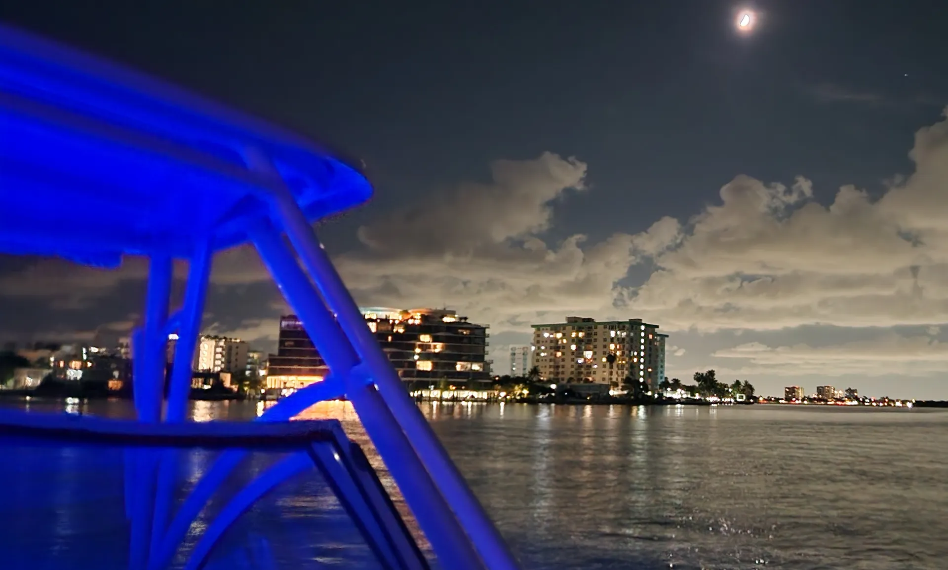 Fun and Comfortable Boat in South Florida 