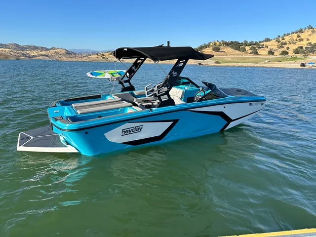Rent a HEYDAY WAKE BOATS ski and wakeboard in Fresno, CA near me