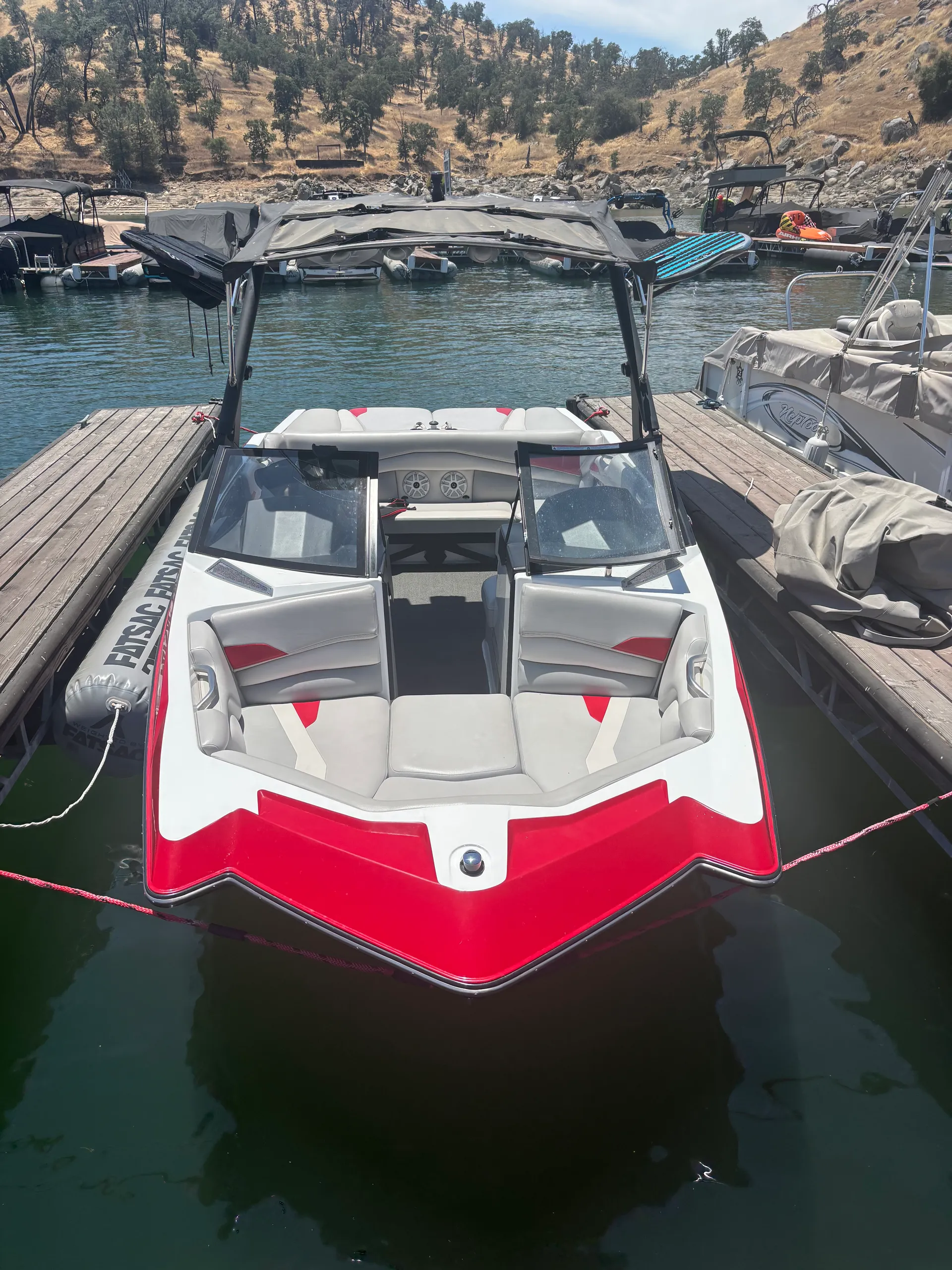 Wake surf boat: Perfect for Groups & Families