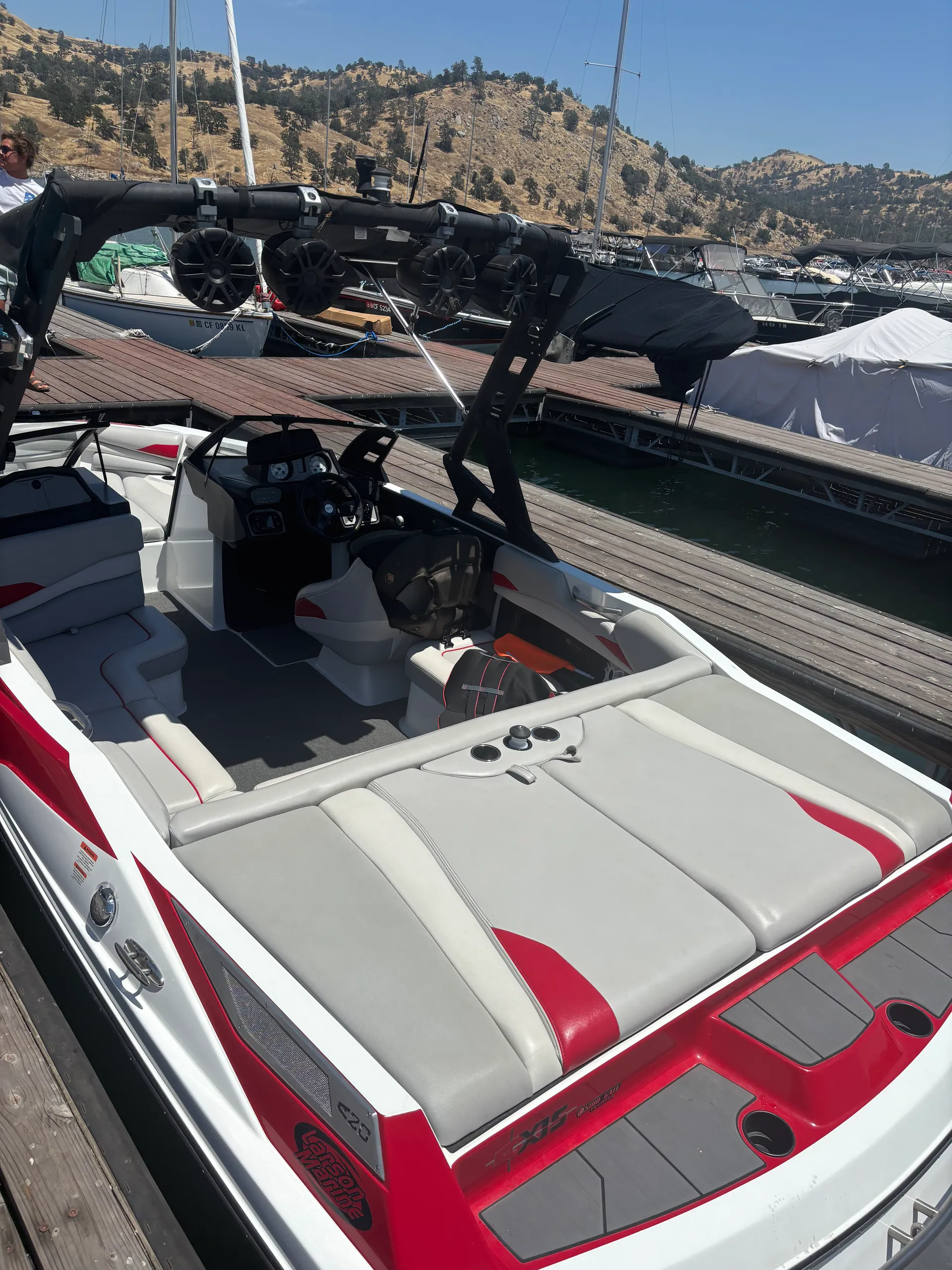 Wake surf boat: Perfect for Groups & Families