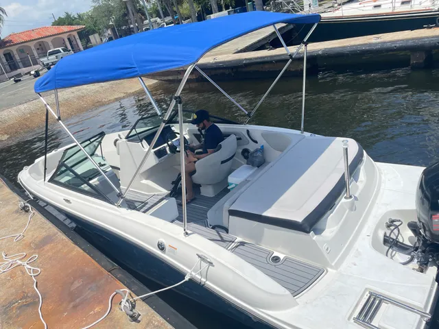 Rent a SEA RAY BOATS bow rider in Fort Lauderdale, FL near me