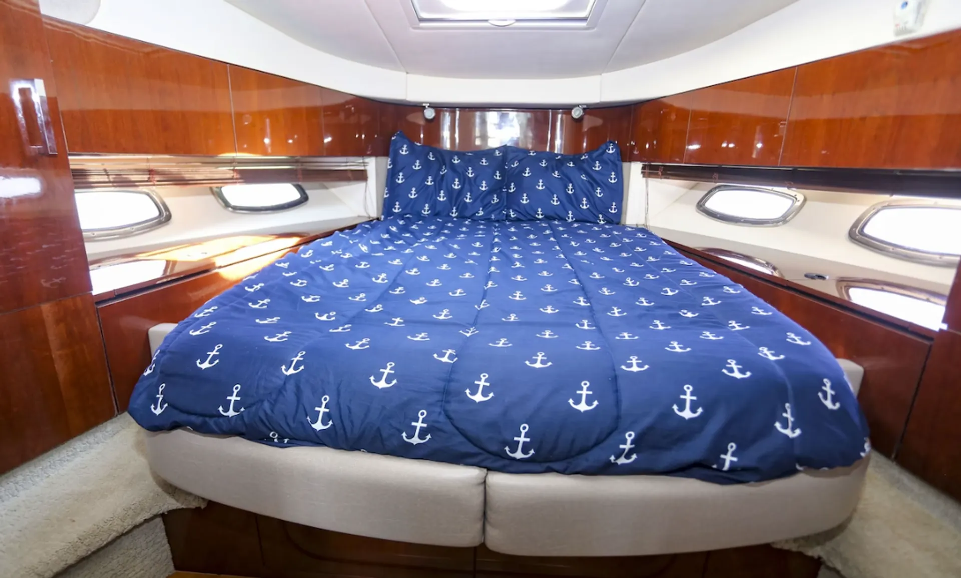 $700 hr | 14 ppl | Luxury Yacht