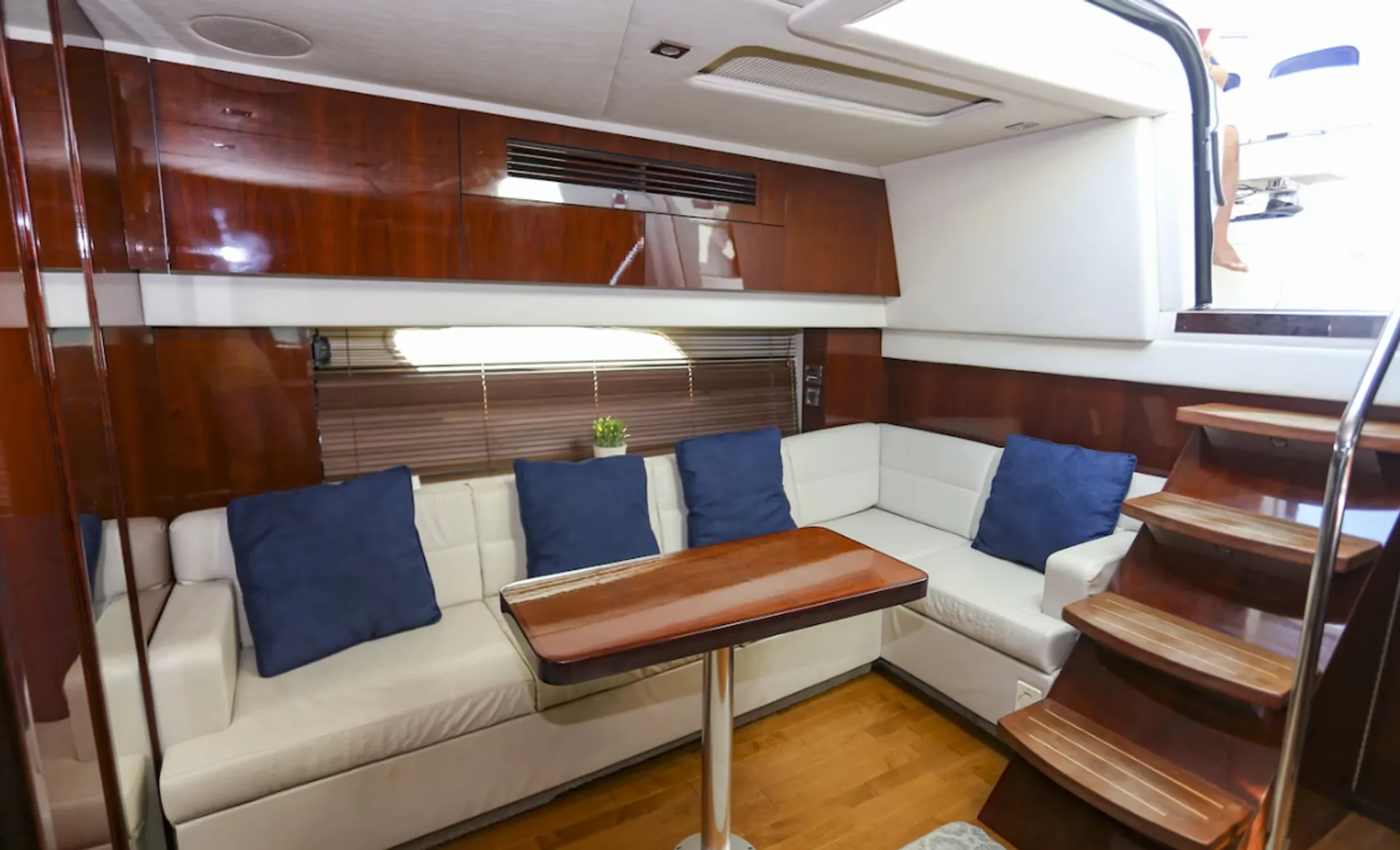 $700 hr | 14 ppl | Luxury Yacht
