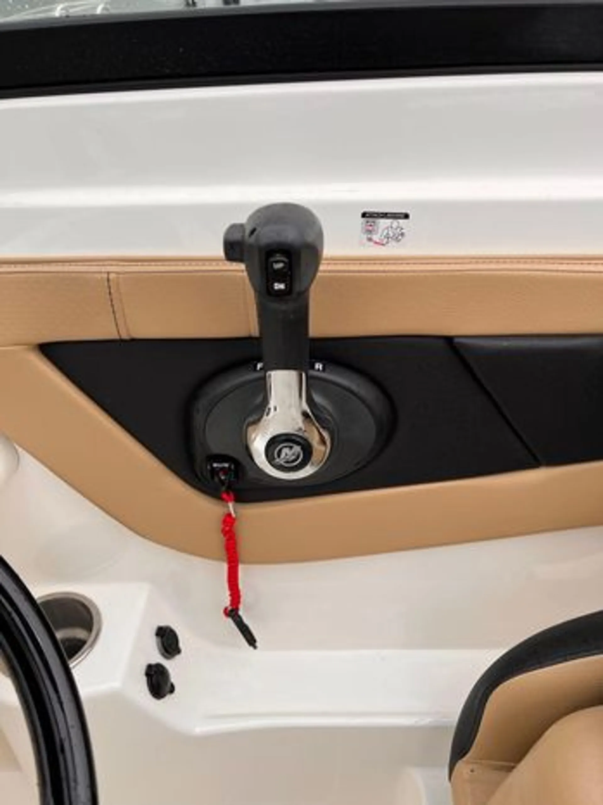 Close out summer in style on the Sea Ray SPX210!