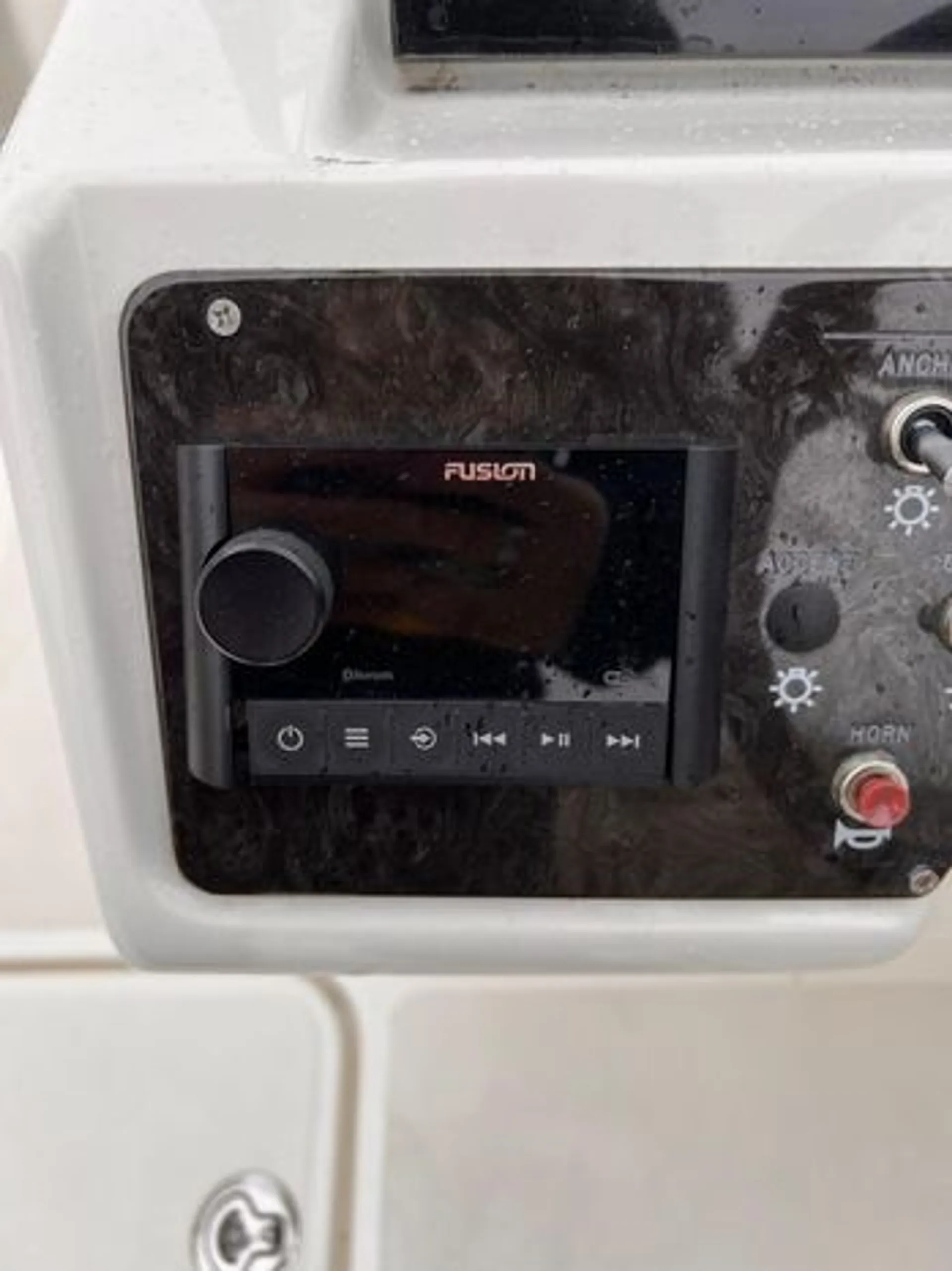 Close out summer in style on the Sea Ray SPX210!