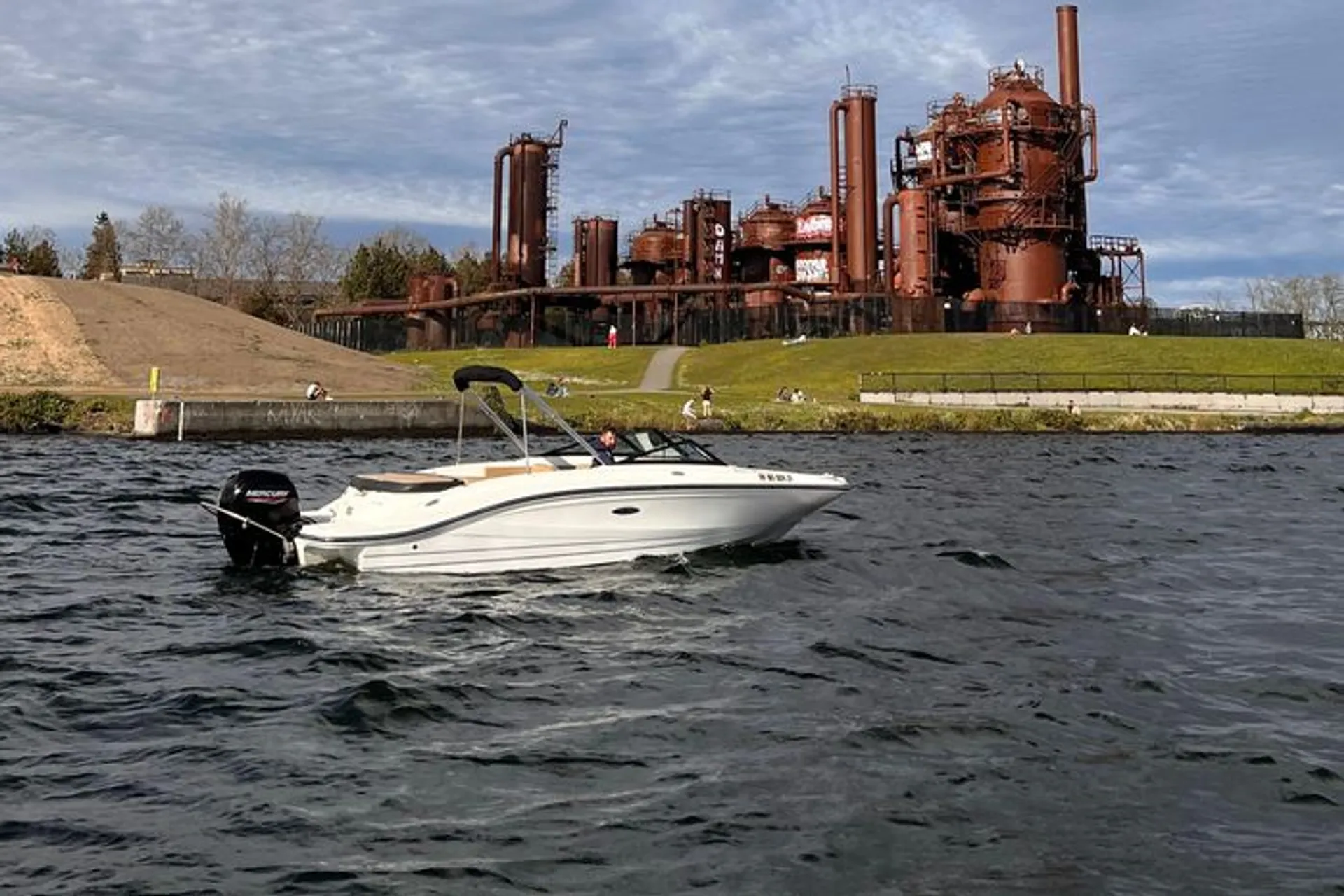 Close out summer in style on the Sea Ray SPX210!