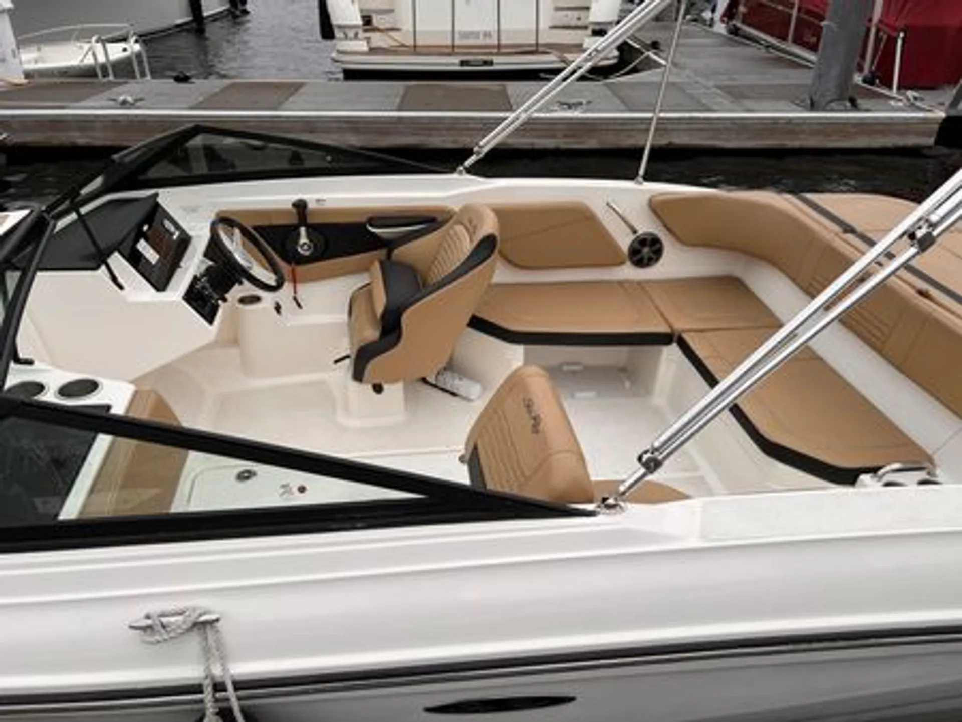 Close out summer in style on the Sea Ray SPX210!