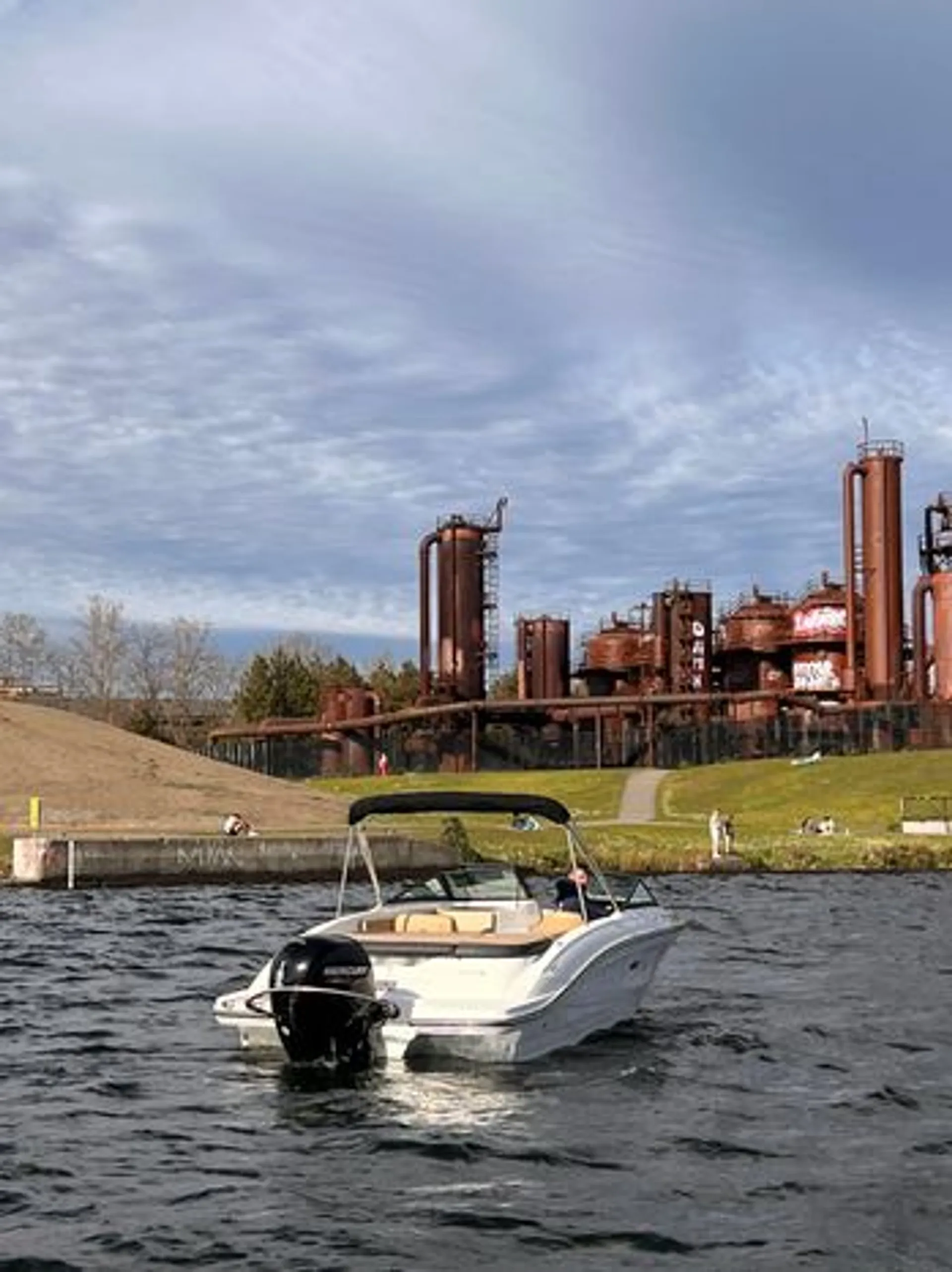 Close out summer in style on the Sea Ray SPX210!