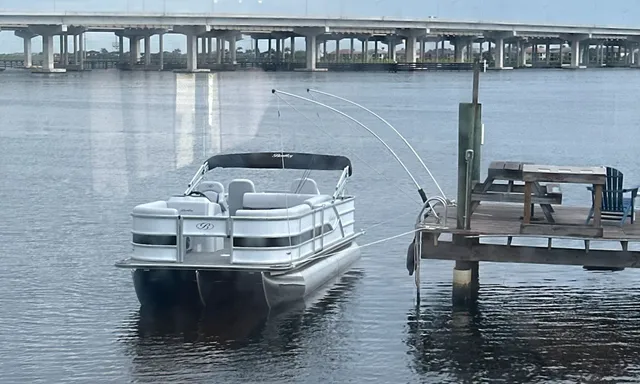 Rent a ENCORE BENTLEY pontoon in Ellenton, FL near me