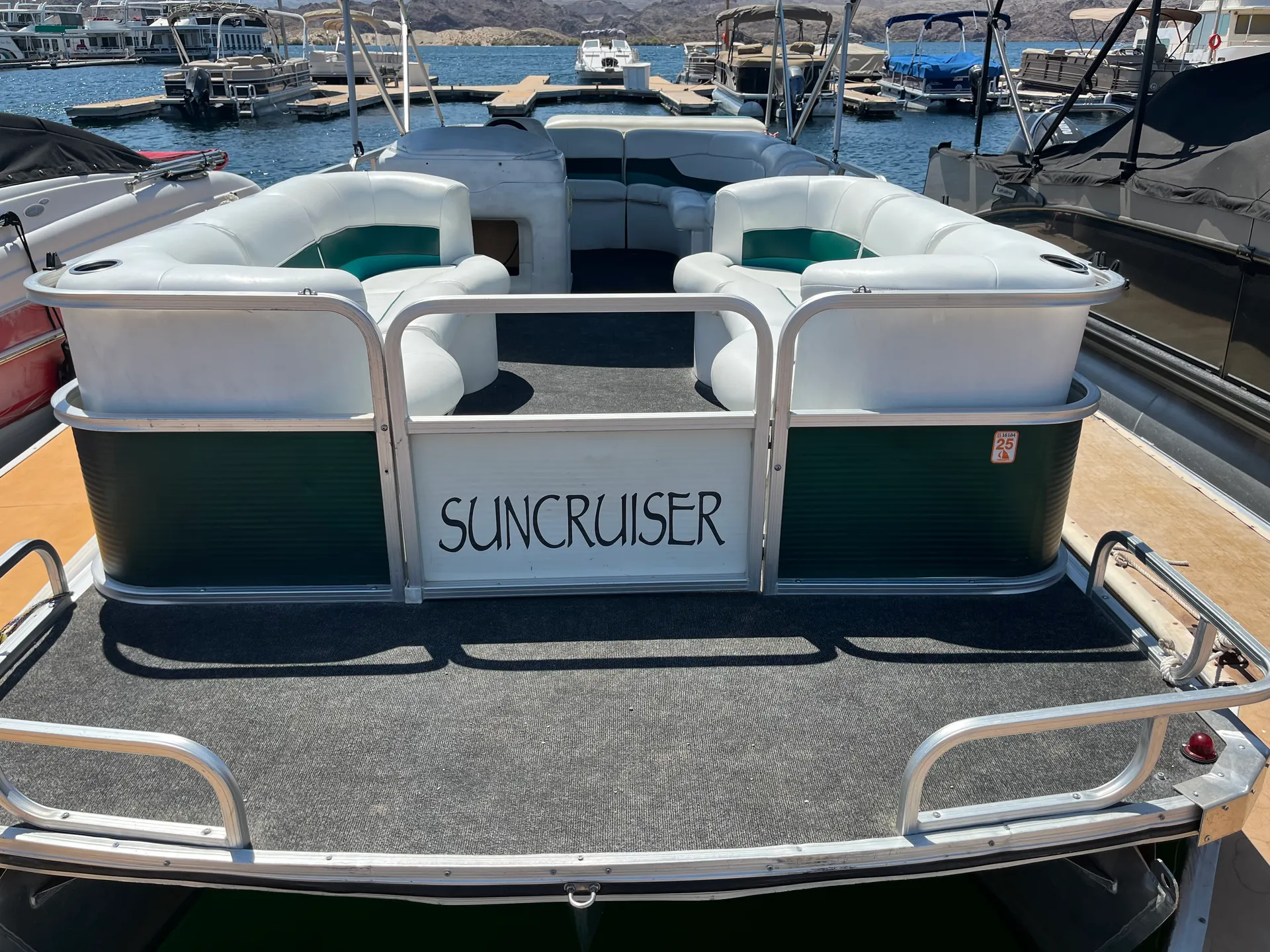 24’ Suncrusier Tri-toon 