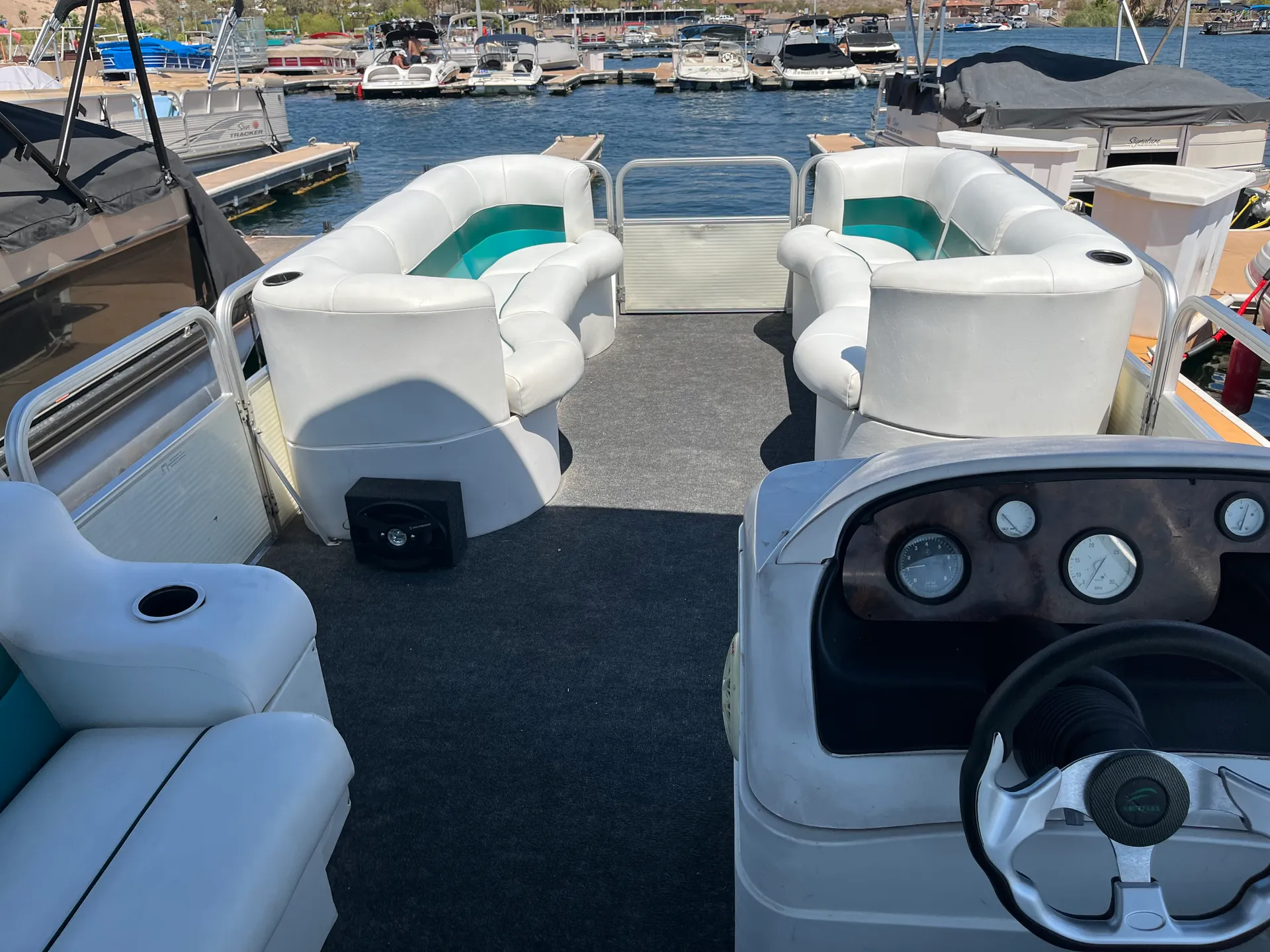 24’ Suncrusier Tri-toon 