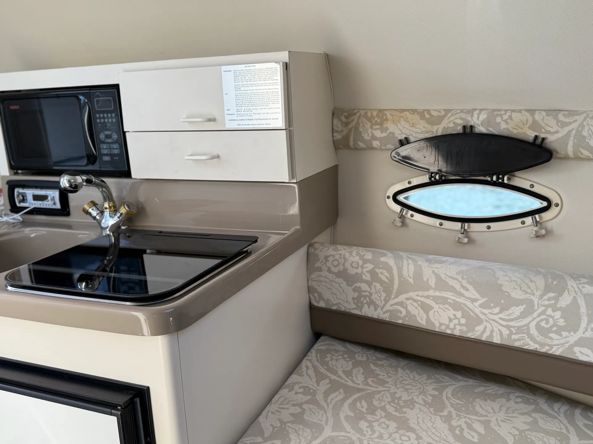 Sea Luxury for 4, for 6! Located on the Detroit River!
