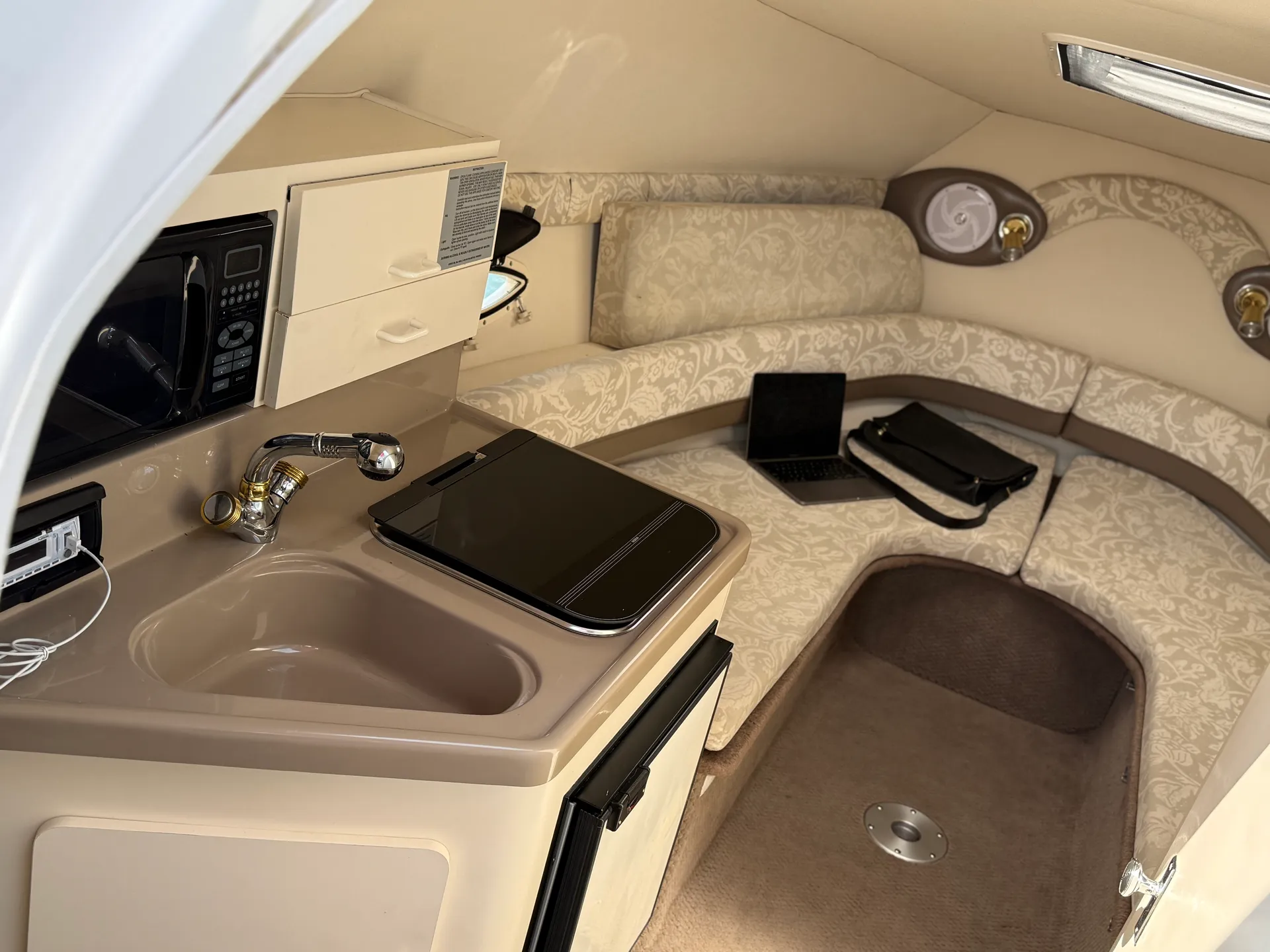 Sea Luxury for 4, for 6! Located on the Detroit River!
