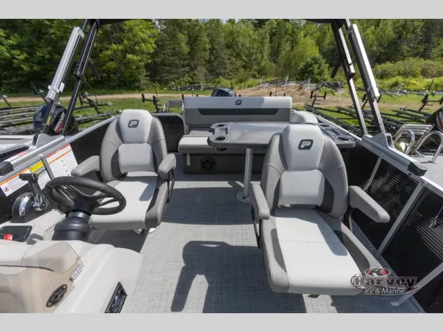 Rent a PRINCECRAFT pontoon in Glenburn, ME near me