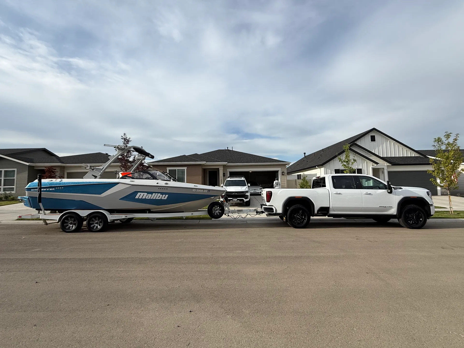 2024 Malibu 23' MXZ – Wake, Surf, Tube – Captain Included