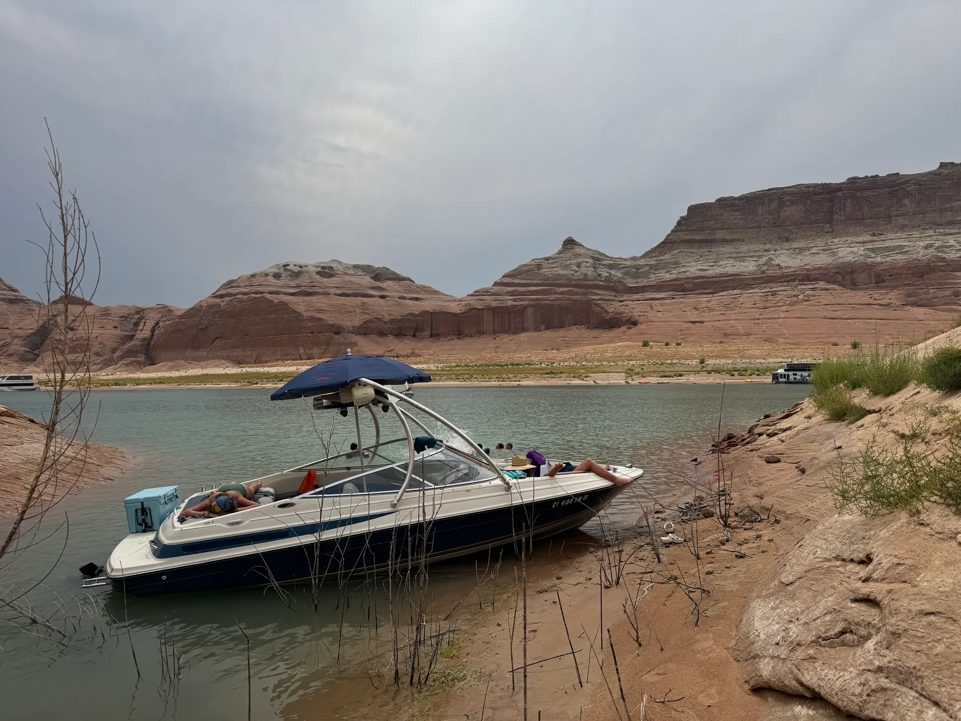 21’ Maxum 5.7L Wakeboard boat with toys