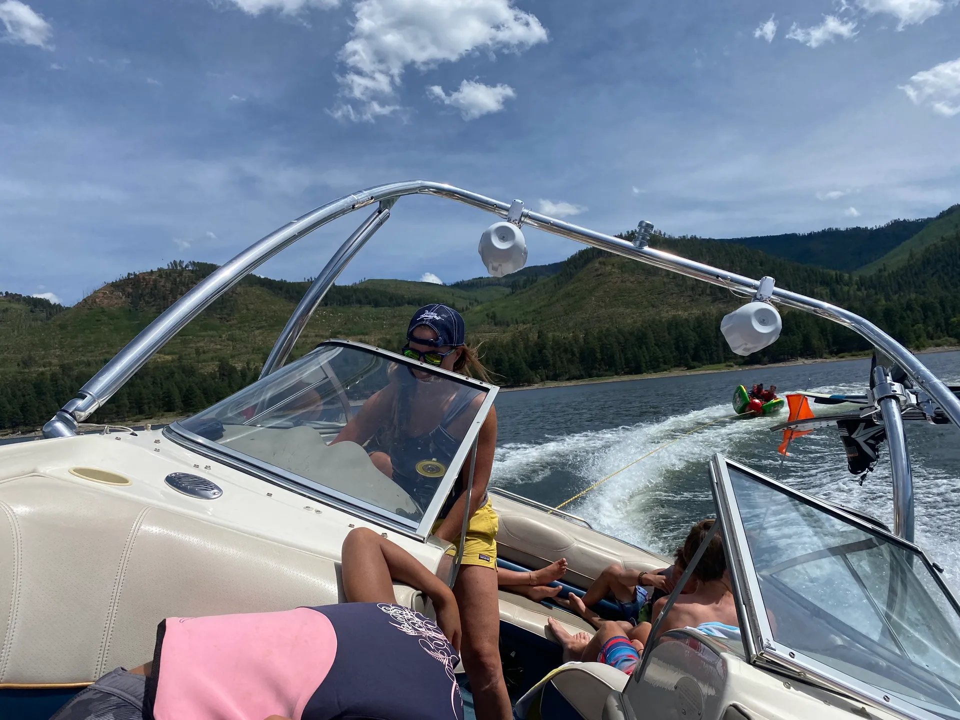 21’ Maxum 5.7L Wakeboard boat with toys