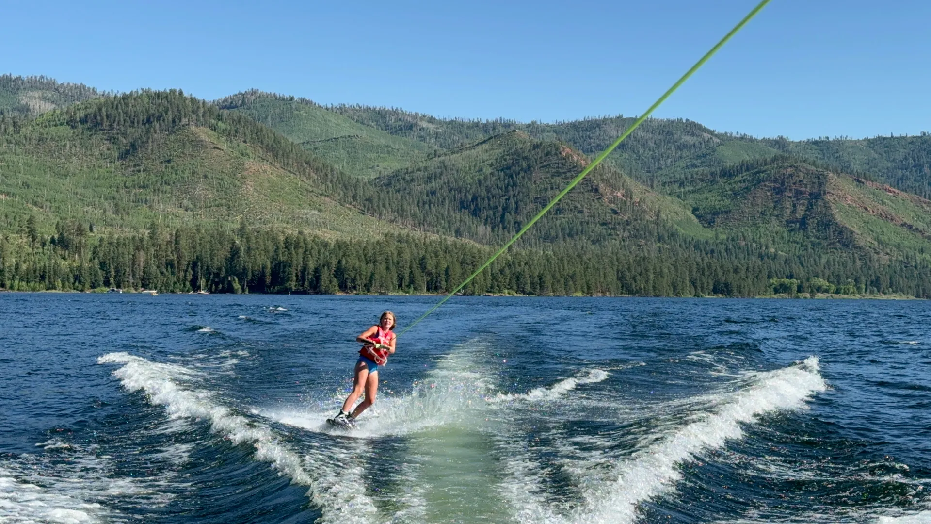 21’ Maxum 5.7L Wakeboard boat with toys