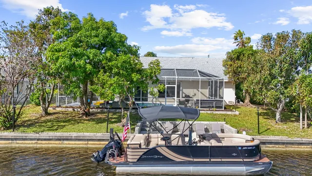 Rent a SOUTH BAY PONTOONS pontoon in Cape Coral, FL near me