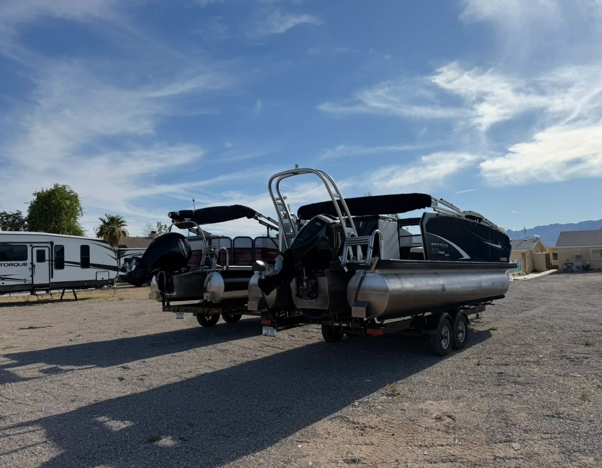 SPACIOUS 22FT TRITOON WITH BIG 200 HP MERCURY &amp; lILYPAD DIVING BOARD