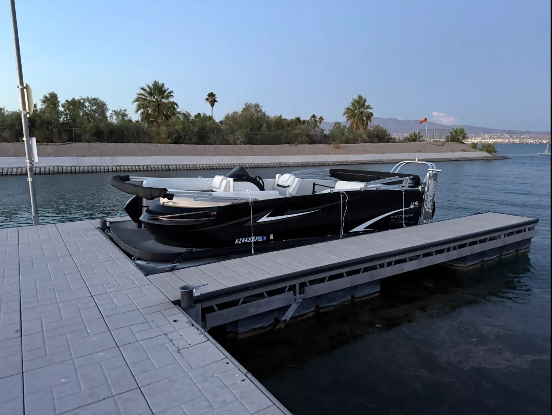 SPACIOUS 22FT TRITOON WITH BIG 200 HP MERCURY &amp; lILYPAD DIVING BOARD