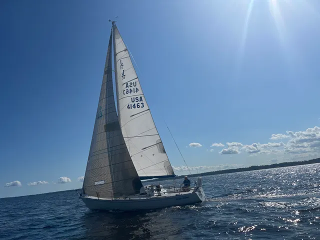 Rent a J BOATS cruiser in New Bern, NC near me