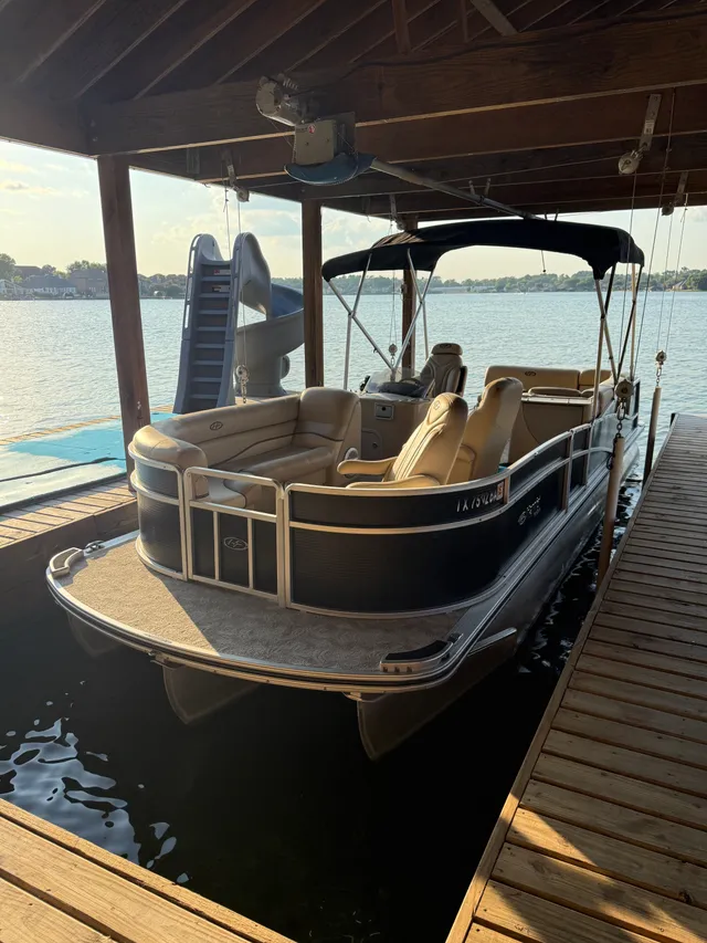 Rent a Harris pontoon in Montgomery, TX near me