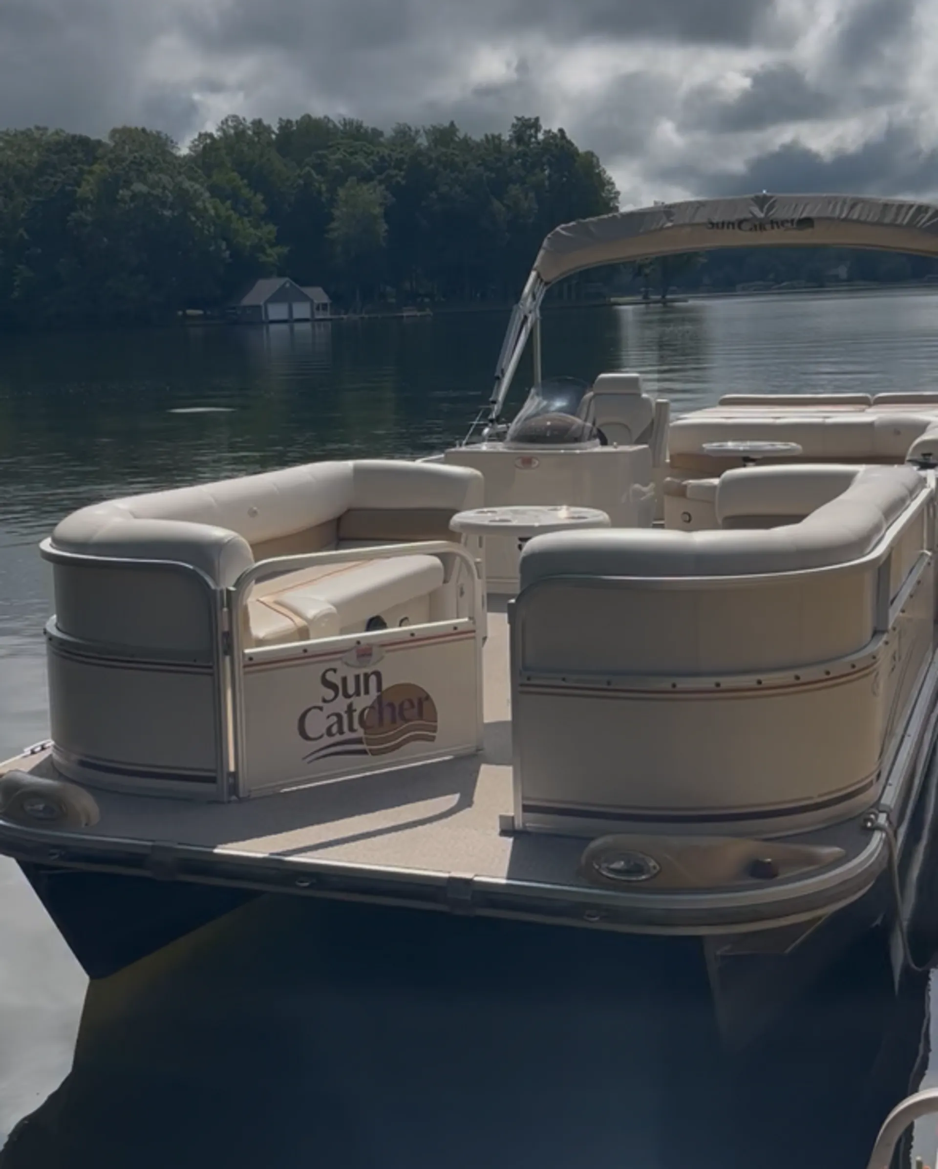 Luxurious 25ft G3 Sun Catcher Pontoon Boat, 12 People, Private Side