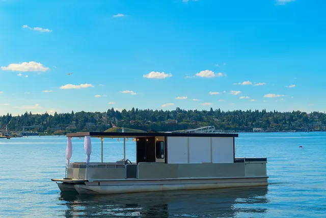 Rent a SUN TRACKER BY TRACKER MARINE pontoon in Seattle, WA near me