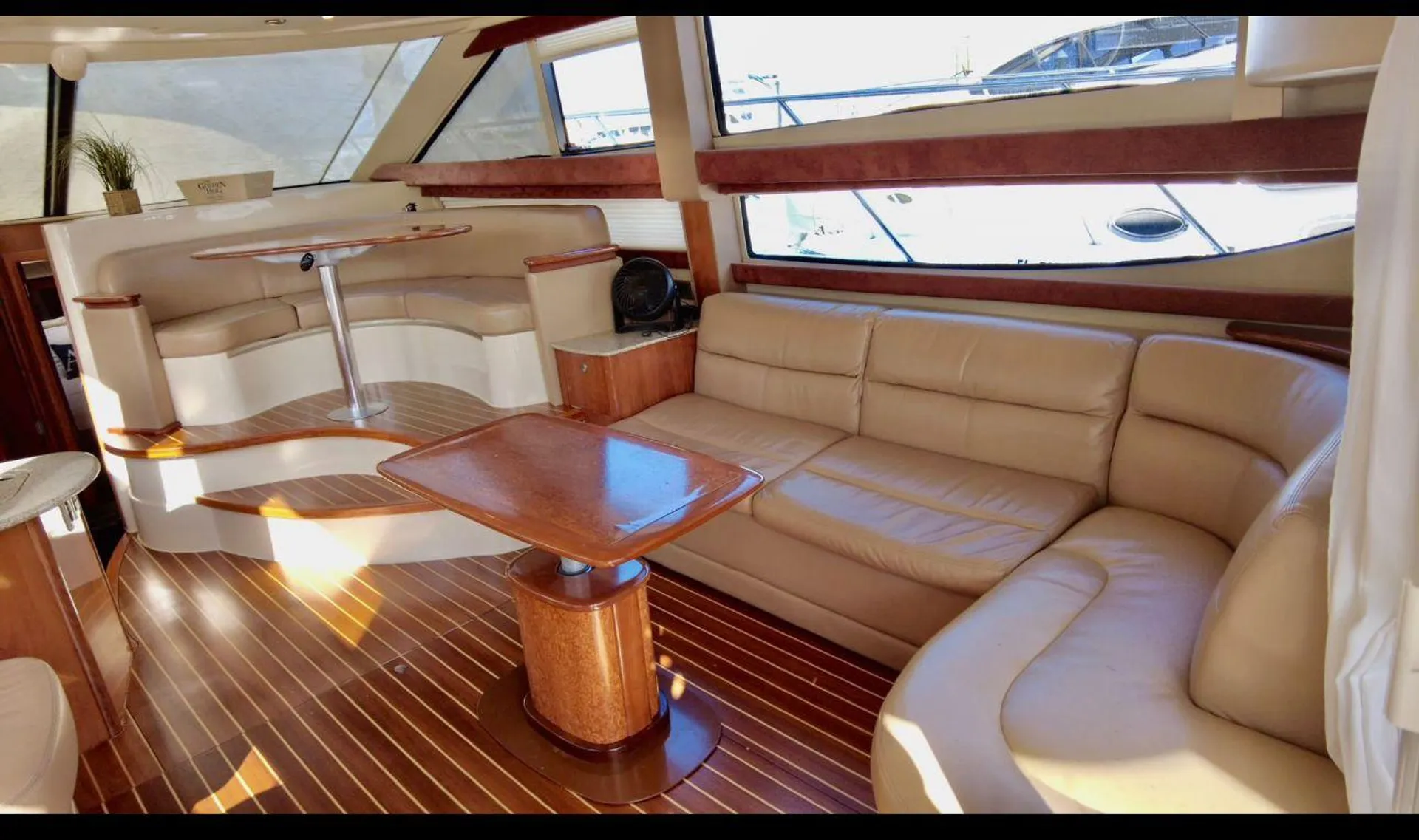 Luxury Flybridge Yatch in Biscayne Bay