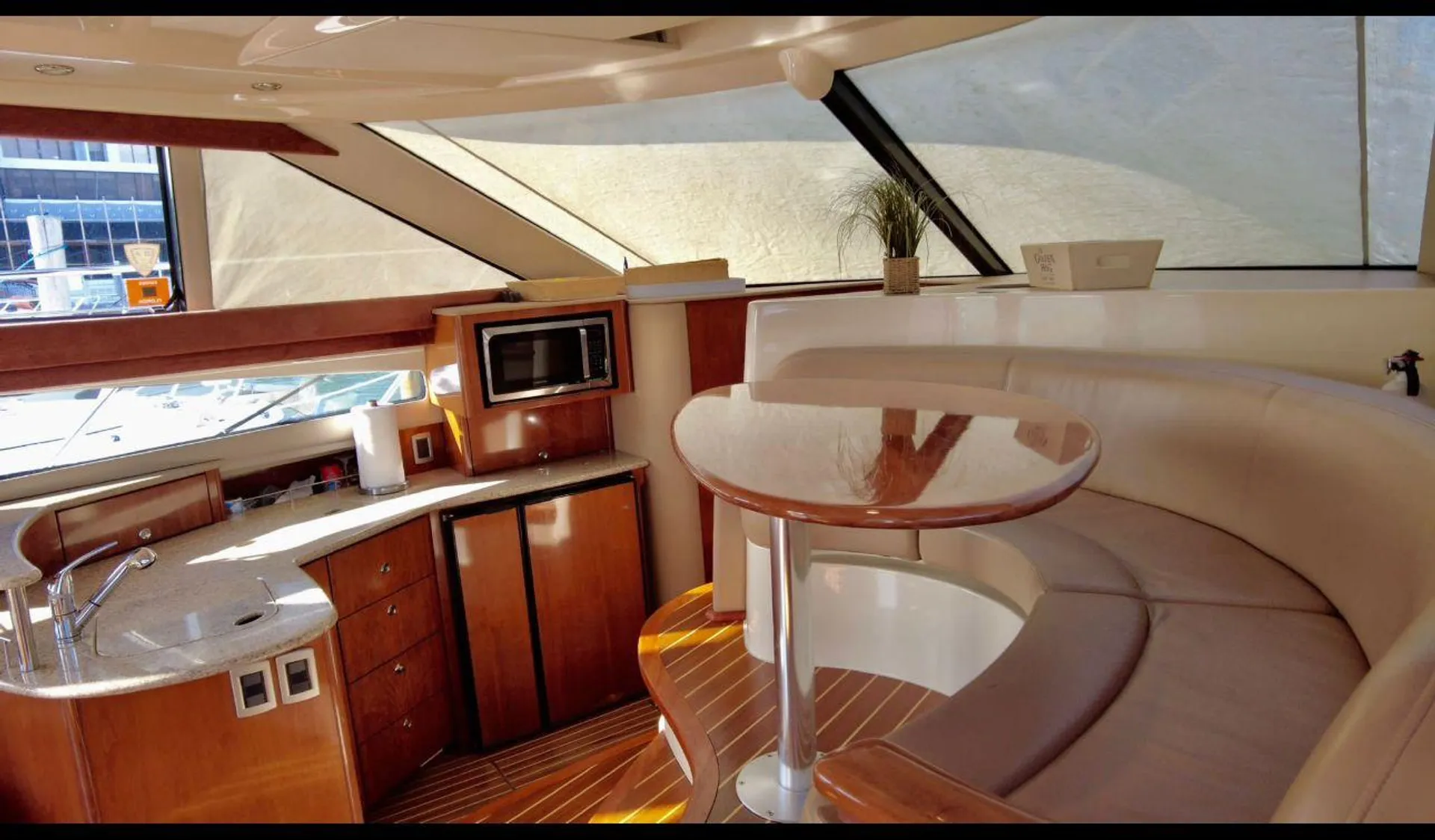 Luxury Flybridge Yatch in Biscayne Bay