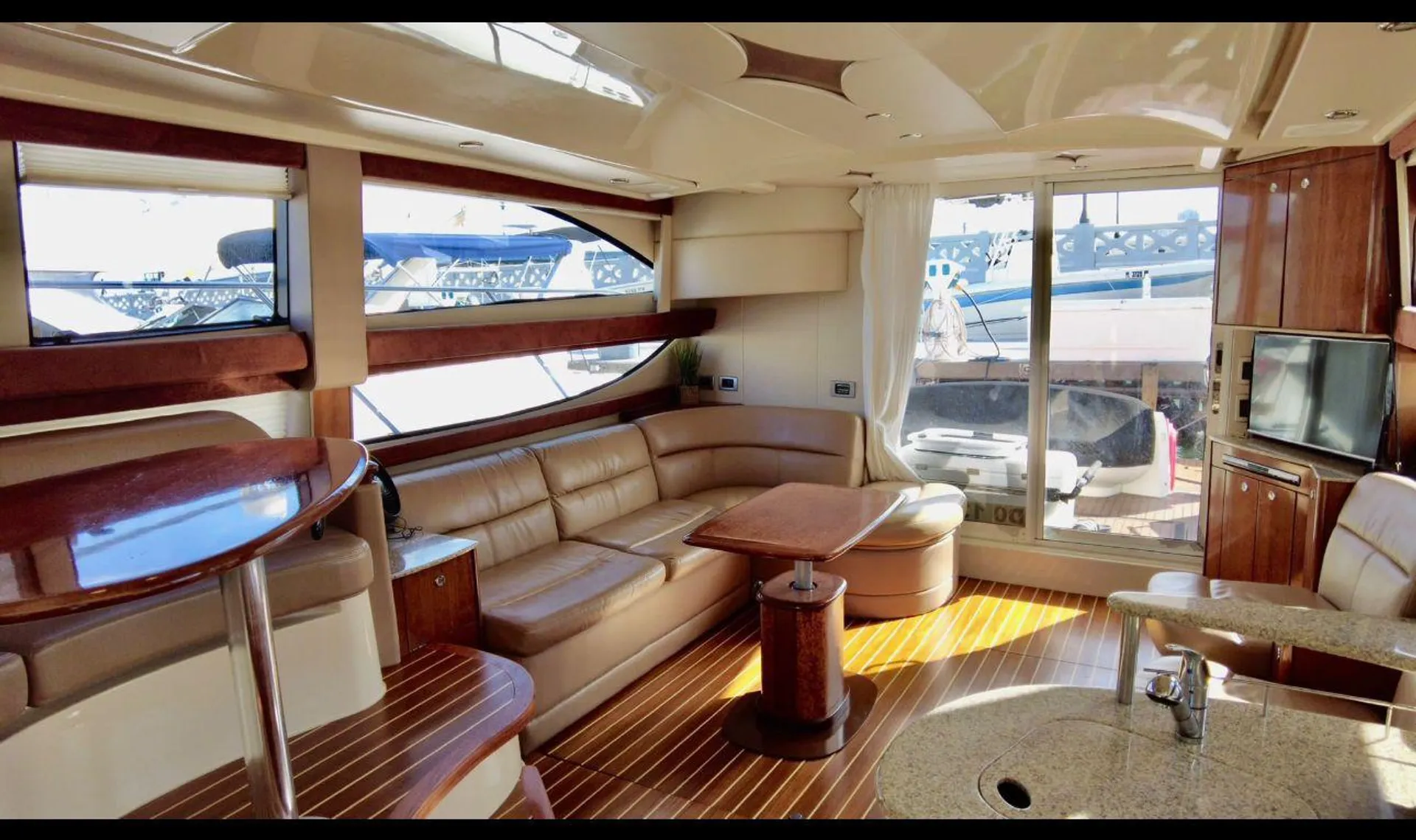 Luxury Flybridge Yatch in Biscayne Bay