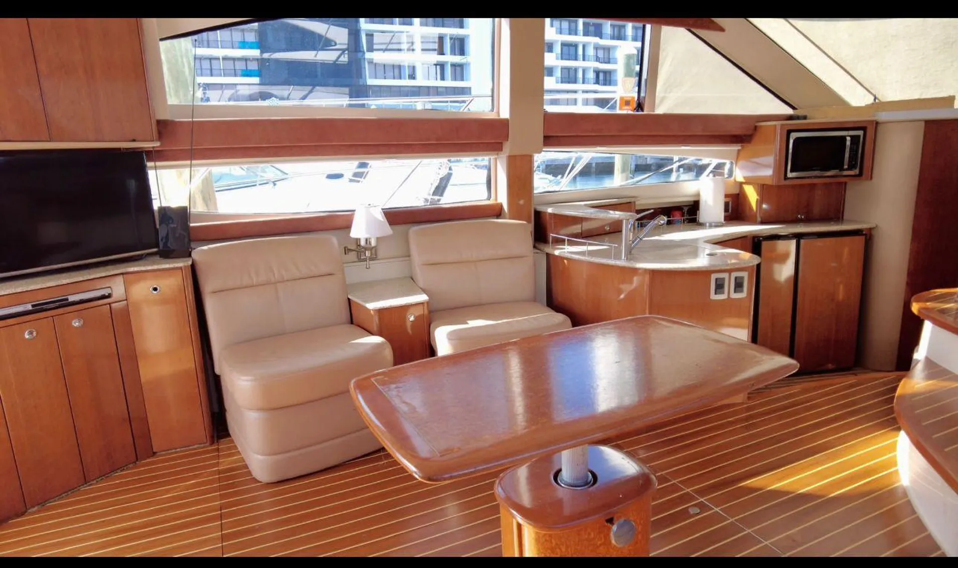 Luxury Flybridge Yatch in Biscayne Bay