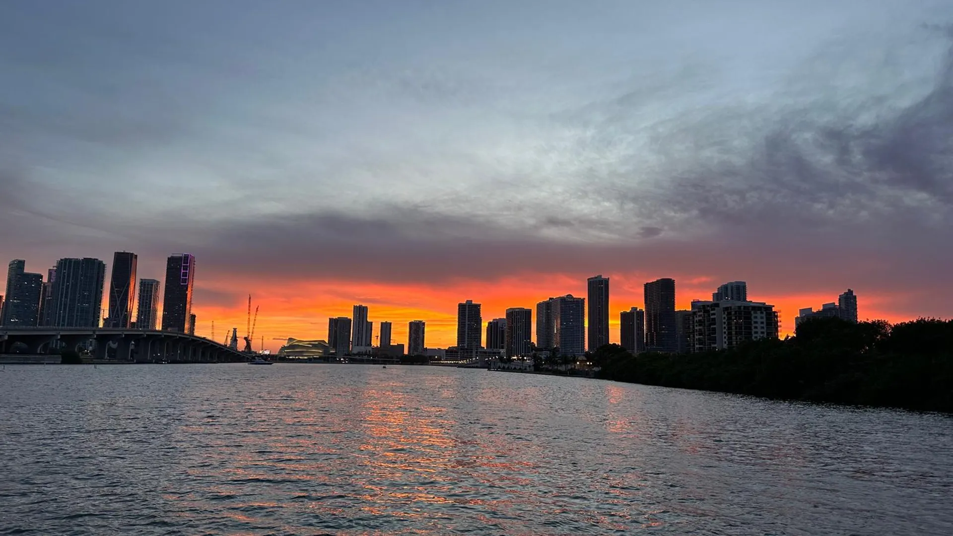 Luxury Flybridge Yatch in Biscayne Bay