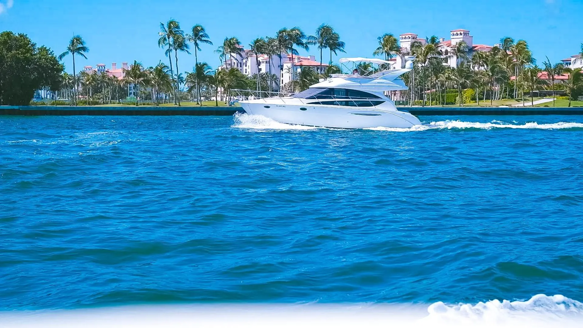 Luxury Flybridge Yatch in Biscayne Bay