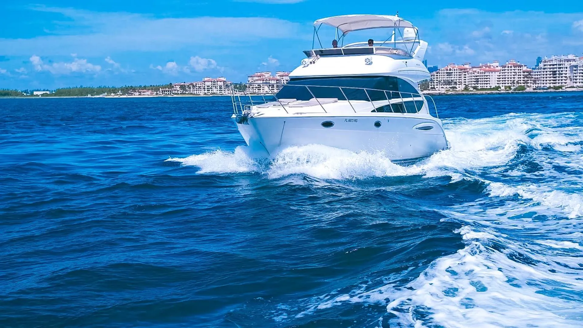 Luxury Flybridge Yatch in Biscayne Bay