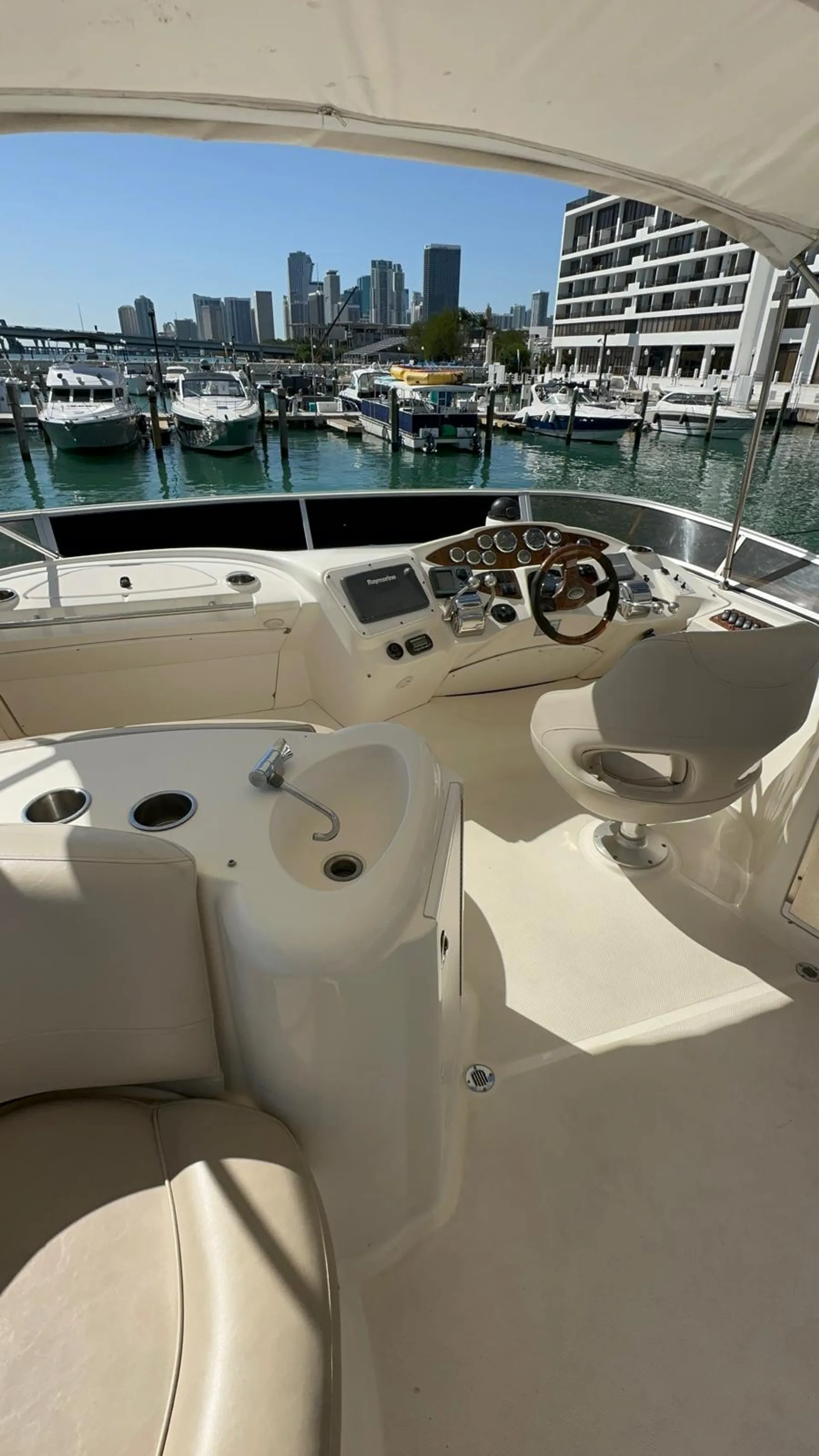 Luxury Flybridge Yatch in Biscayne Bay