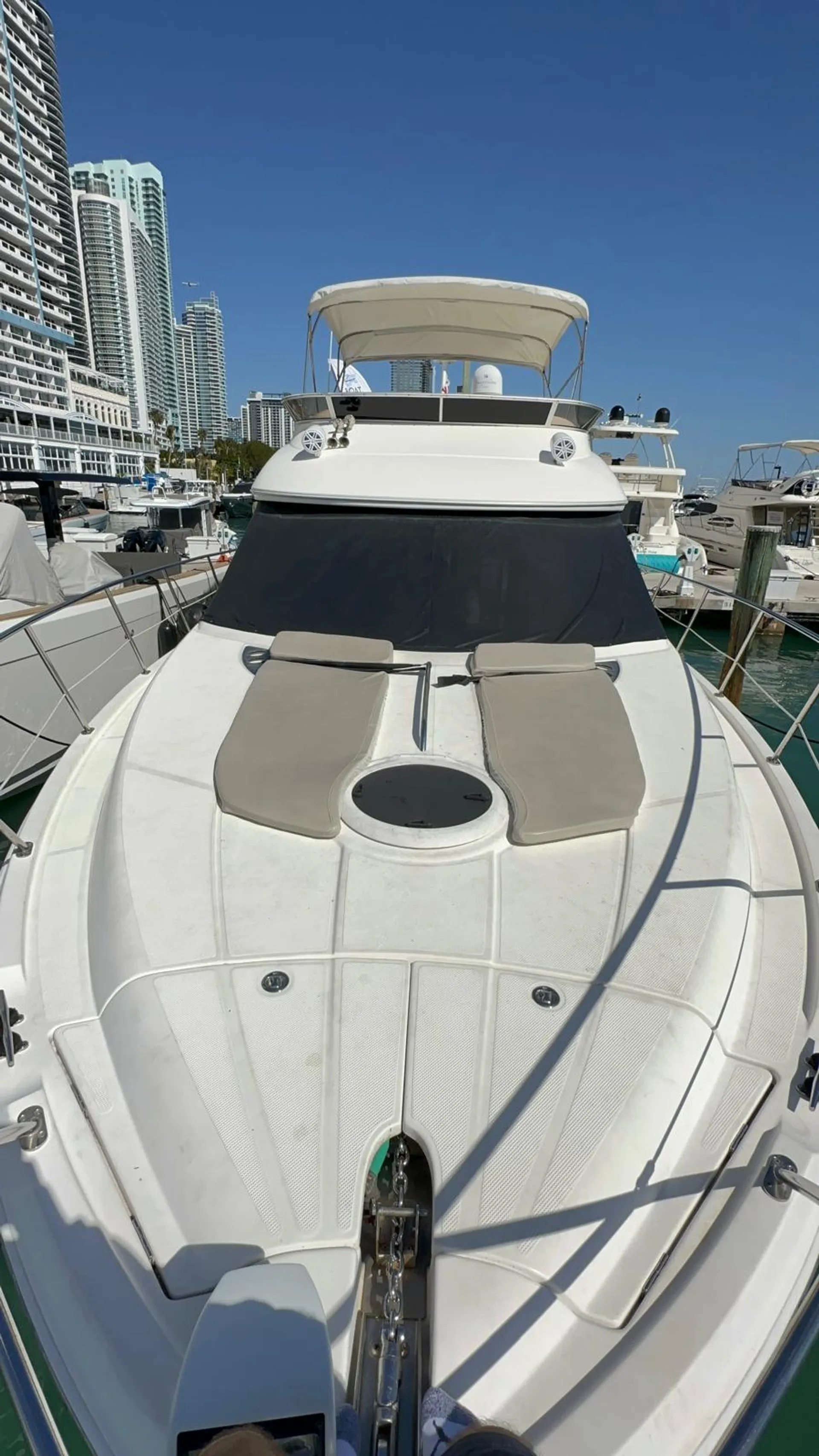 Luxury Flybridge Yatch in Biscayne Bay