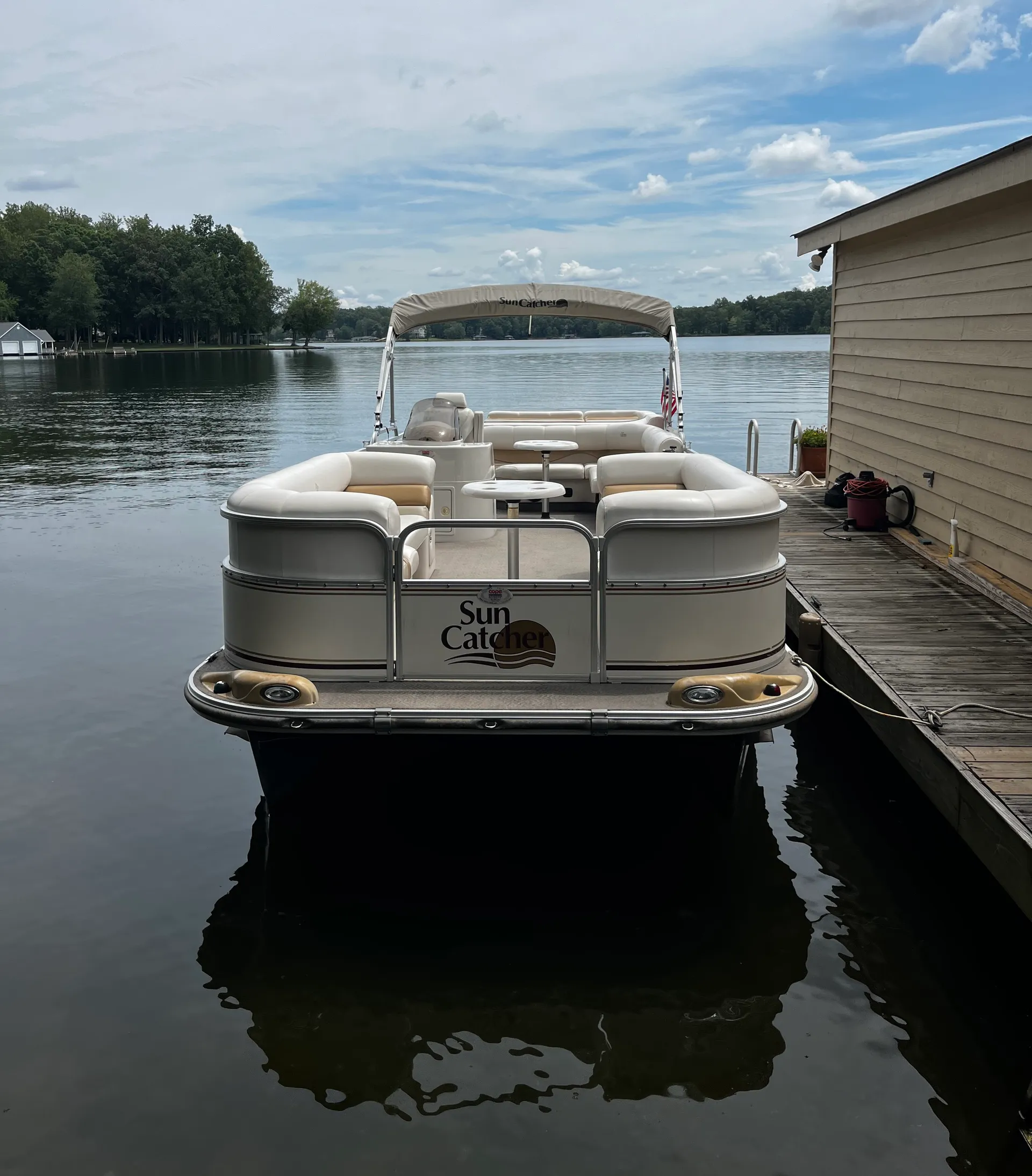 Luxurious 25ft G3 Sun Catcher Pontoon Boat, 12 People, Private Side