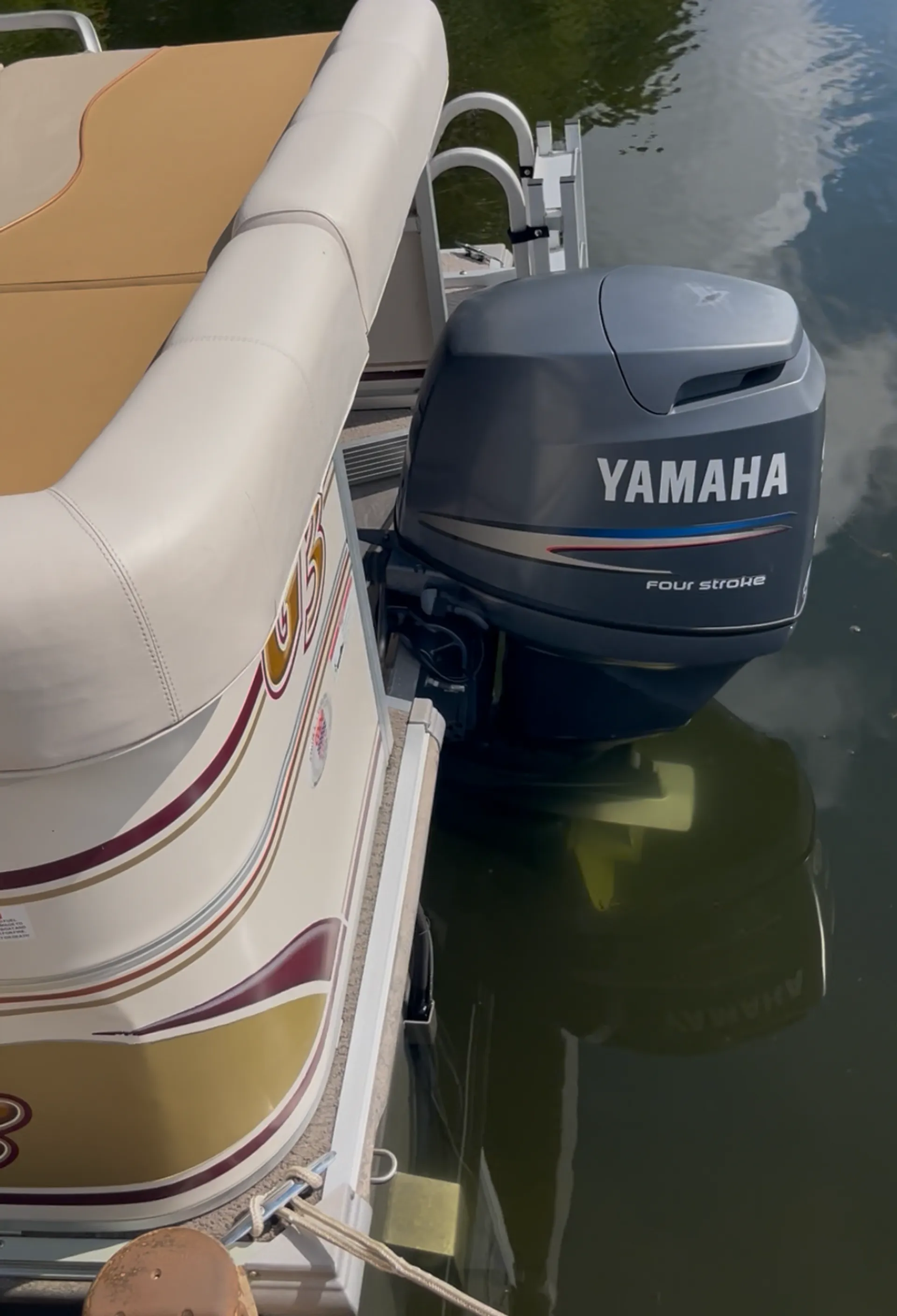 Luxurious 25ft G3 Sun Catcher Pontoon Boat, 12 People, Private Side